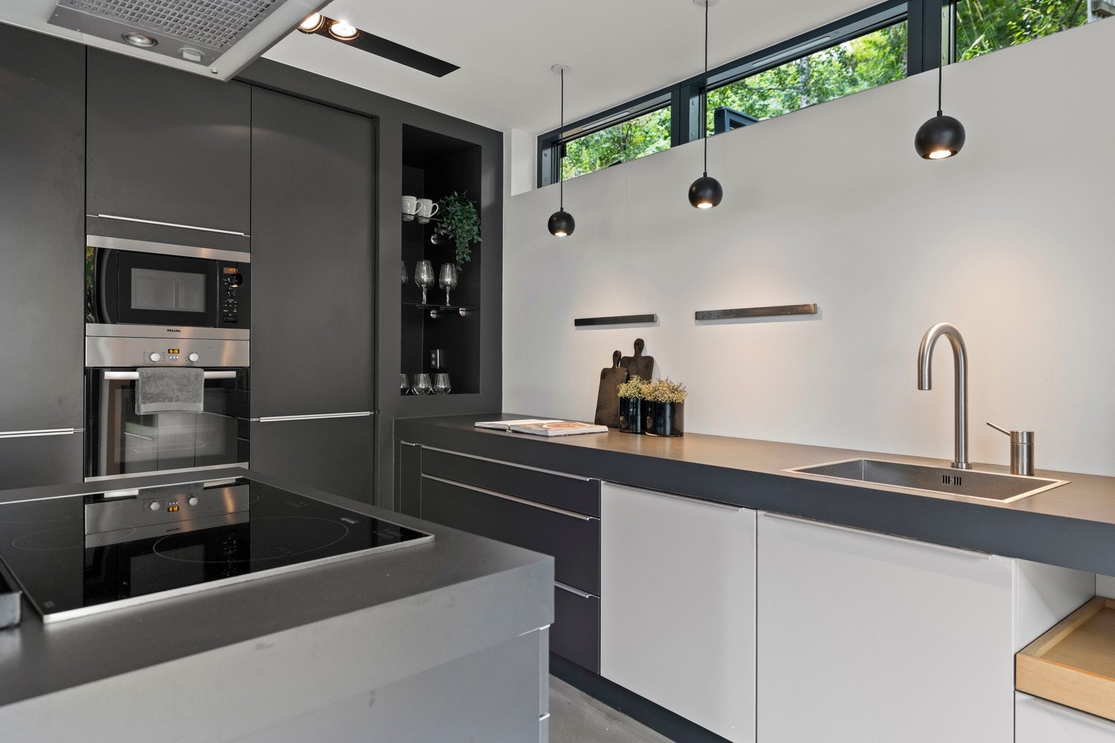 Godt med benke og skapplass. Galleribilde