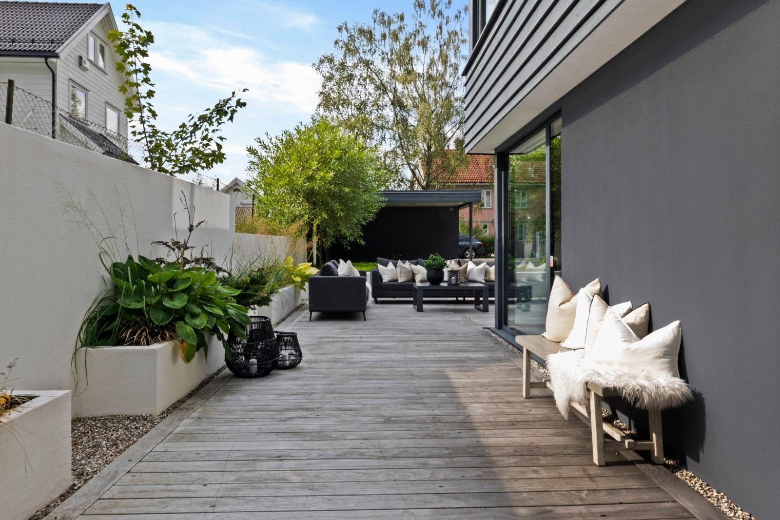 Utsyn fra spiseplass ved kjøkken. Galleribilde