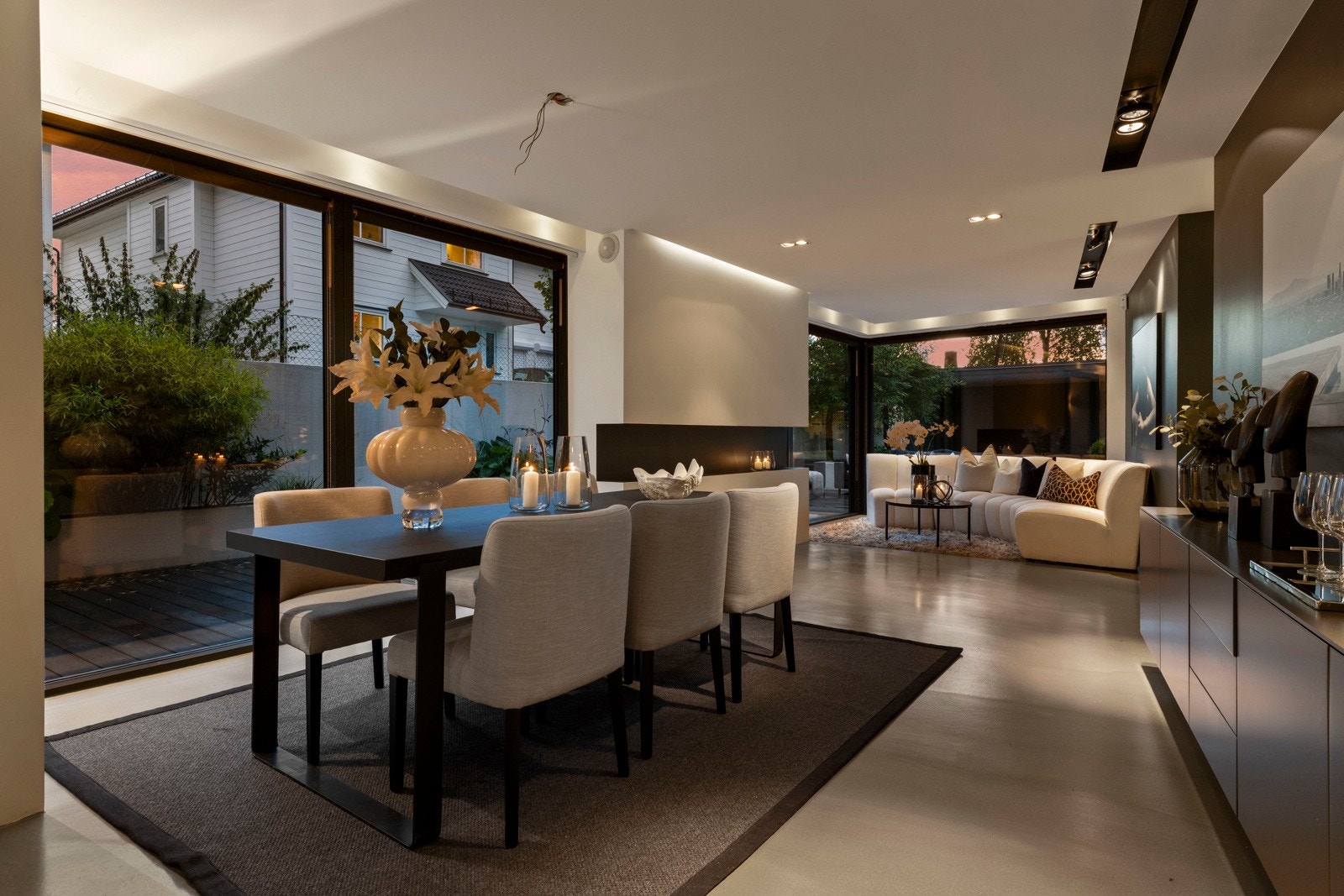 Dette er sjelden mulighet til å sikre deg en moderne og arkitektonisk gjennomført funkisbolig i et av Oslos mest ettertraktede og barnevennlige områder. Galleribilde