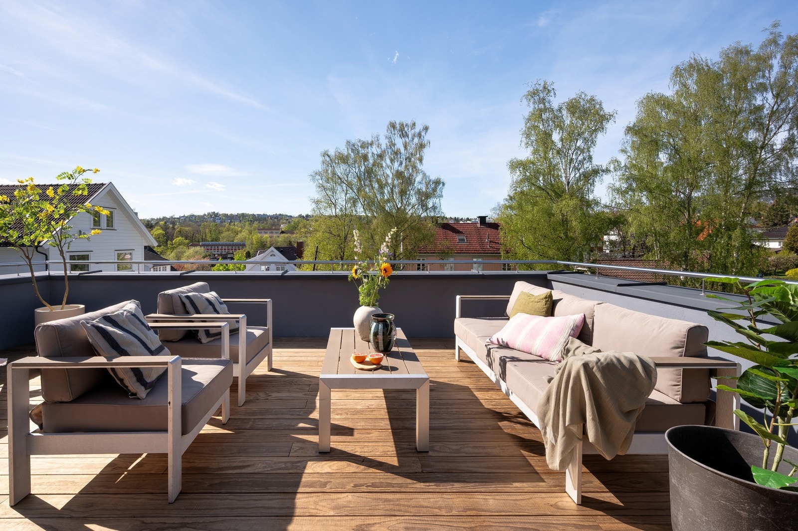 Takterrassen er unik. Flott utsikt og perfekte solforhold. Galleribilde