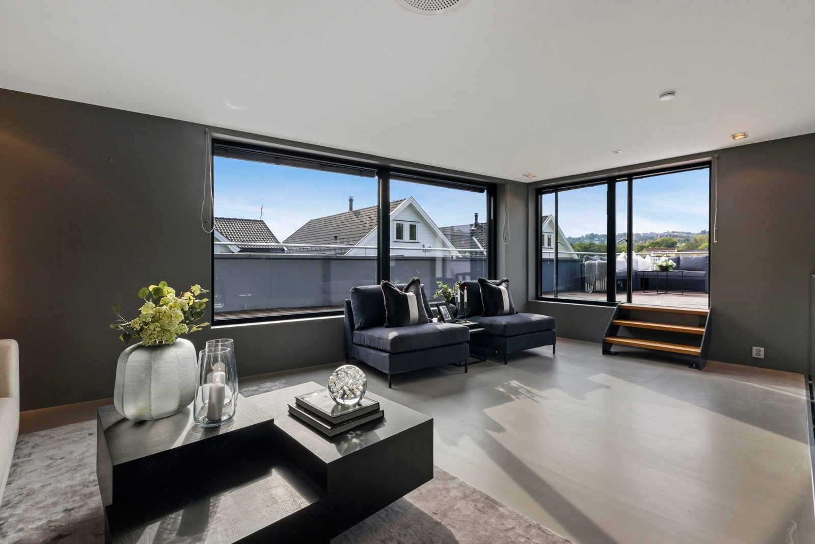 Direkte utgang til fantastisk takterrasse fra en deilig stue. Galleribilde