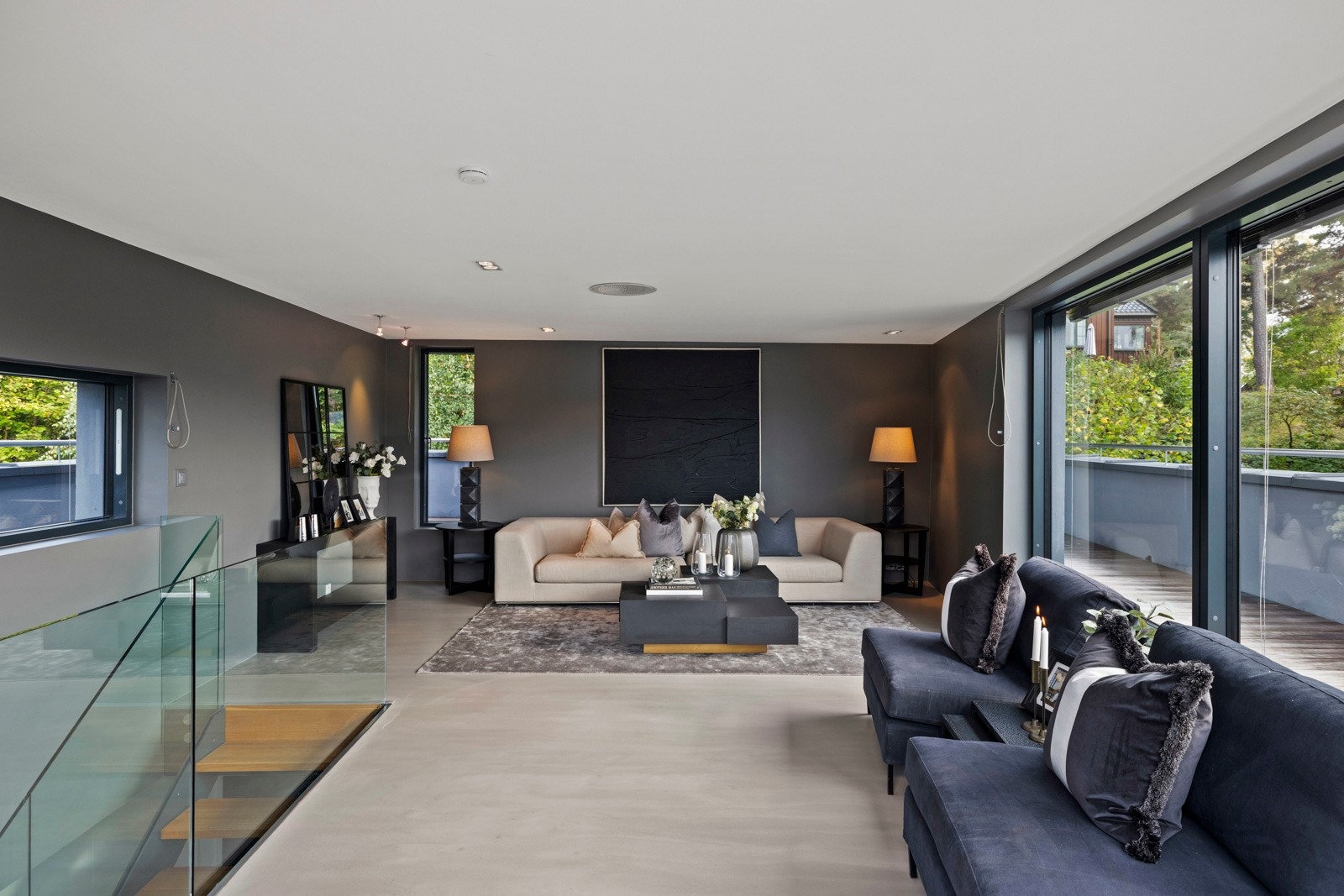 Fantastisk tv-stue i 3 etg. med direkte utgang til takterrasse. Galleribilde