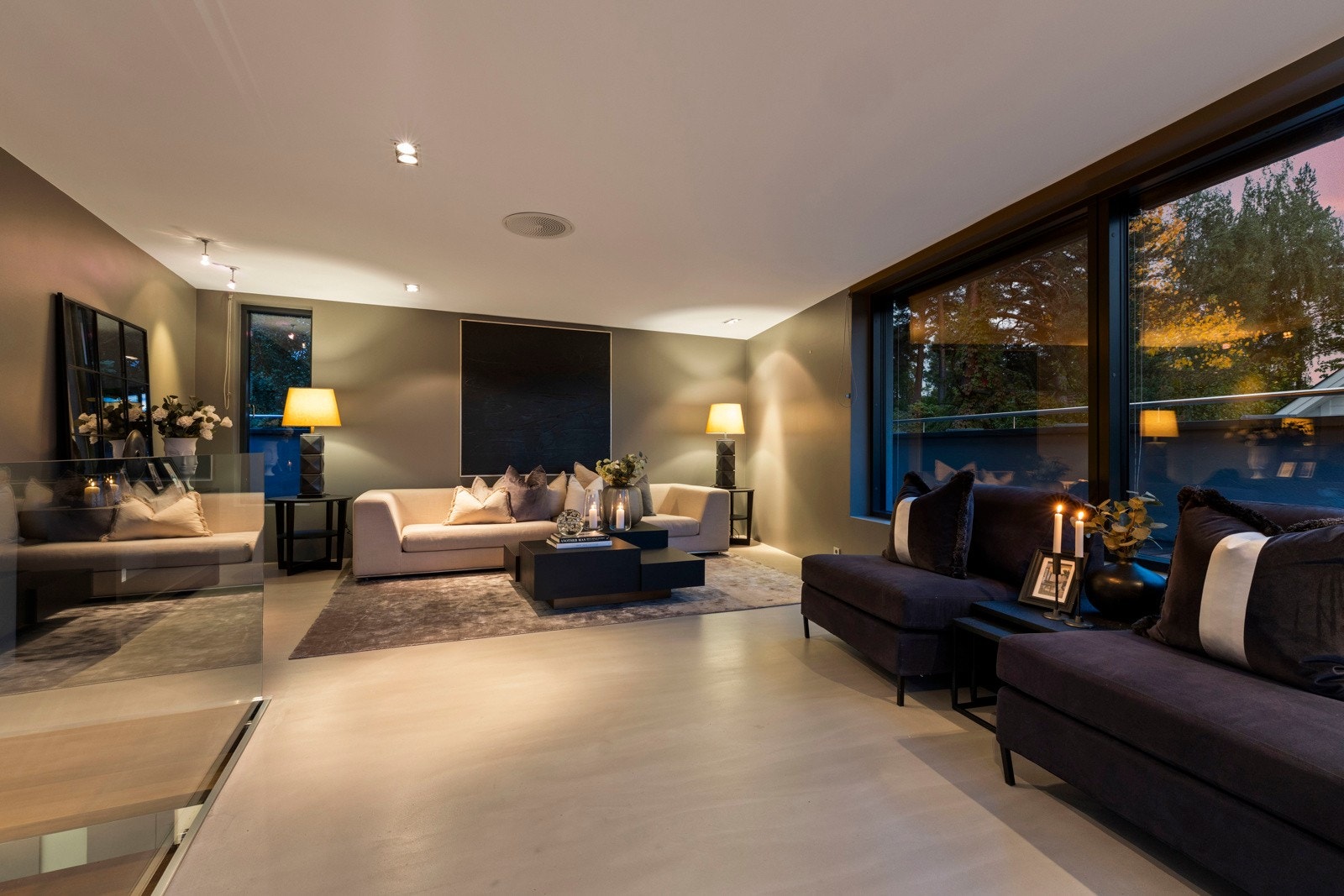 Her har mang god plass til allrom evt lage et soverom til. Galleribilde