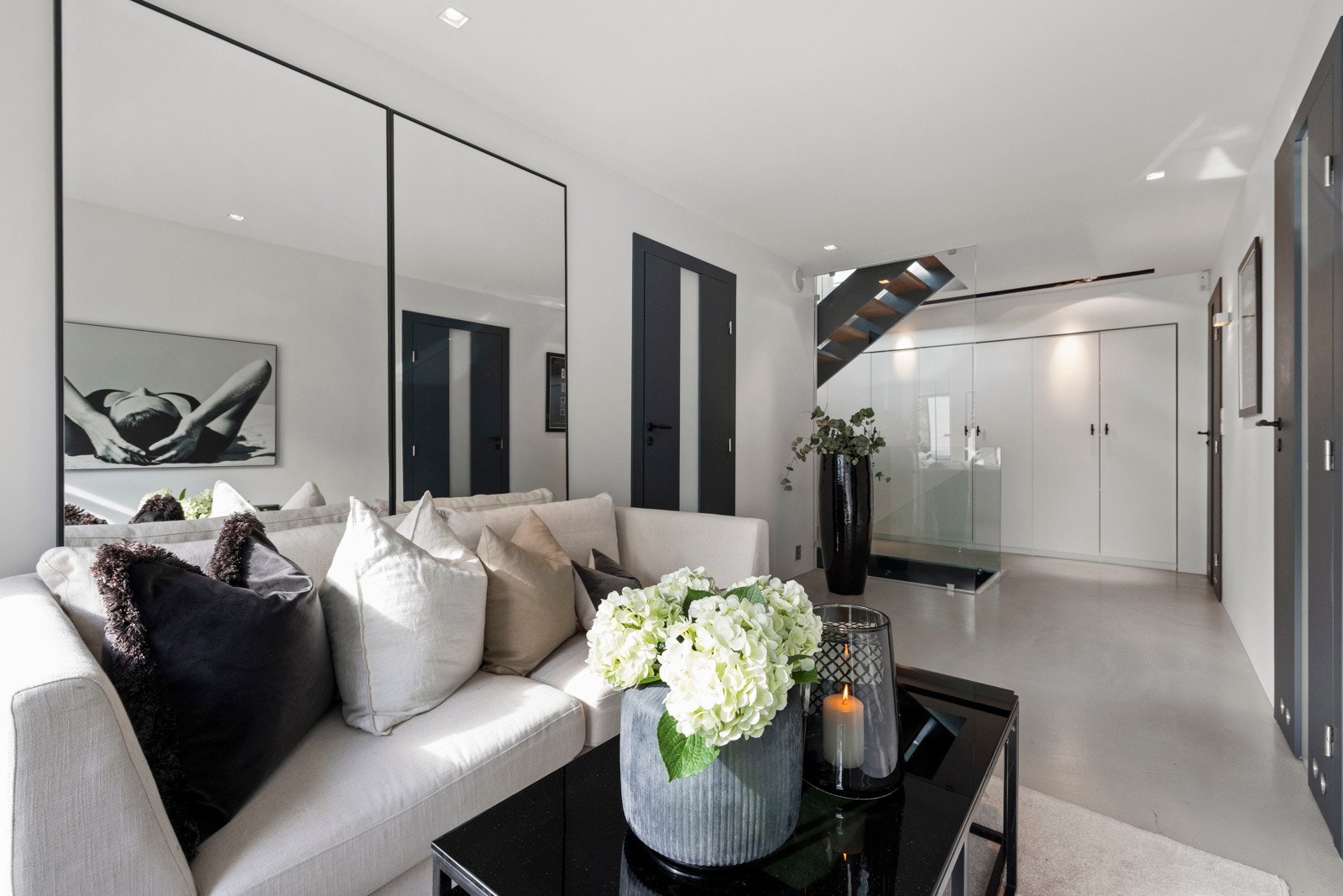 Mellomstue i 2 etg. Direkte tilknyttet 2 soverom og bad. Her er det muligheter for et ytterligere soverom. Galleribilde