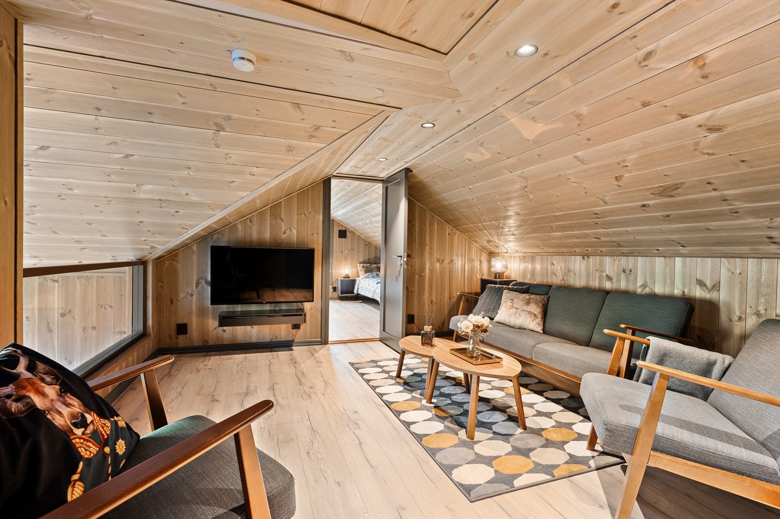 Hemsstue med egen TV-krok, et perfekt sted for avslapning, filmkvelder og rolige stunder etter en aktiv dag ute. Galleribilde