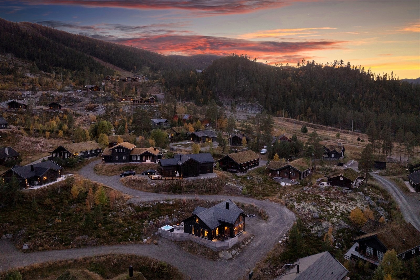 Her får du en flott fritidsbolig over to plan med byggeår fra 2020. Galleribilde