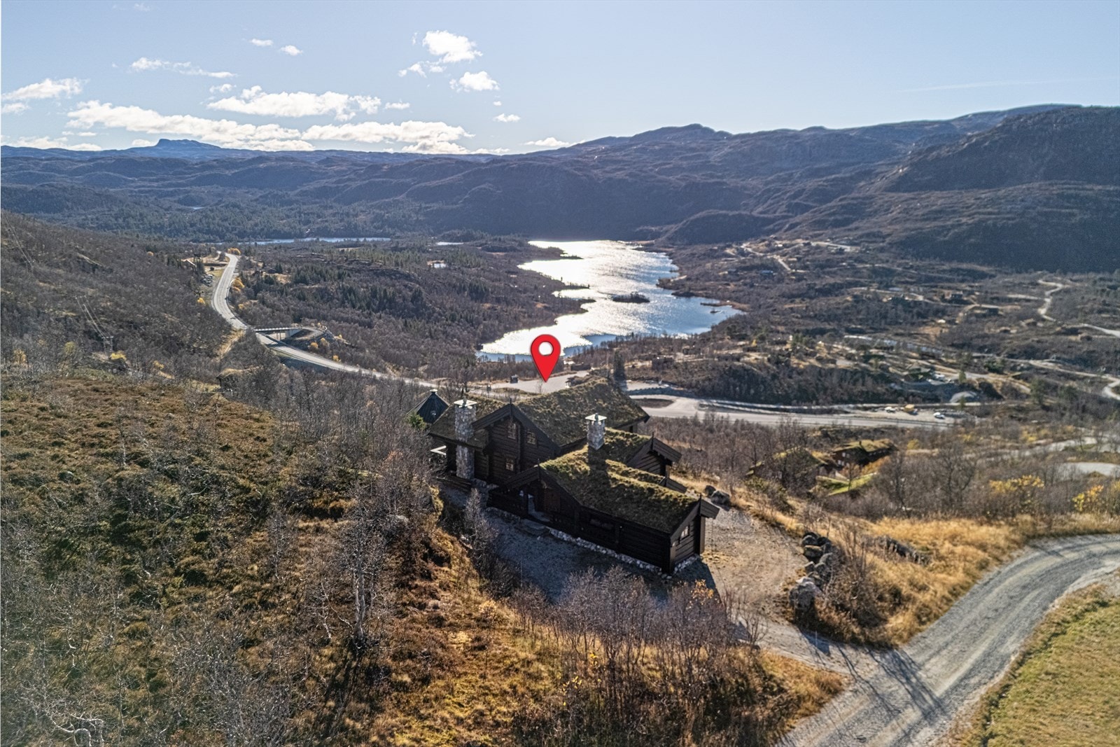 Velkommen til Tvitjønnvegen 13! En eventyrlig laftehytte med panoramautsikt - ca. 1,2 mål tomt Galleribilde