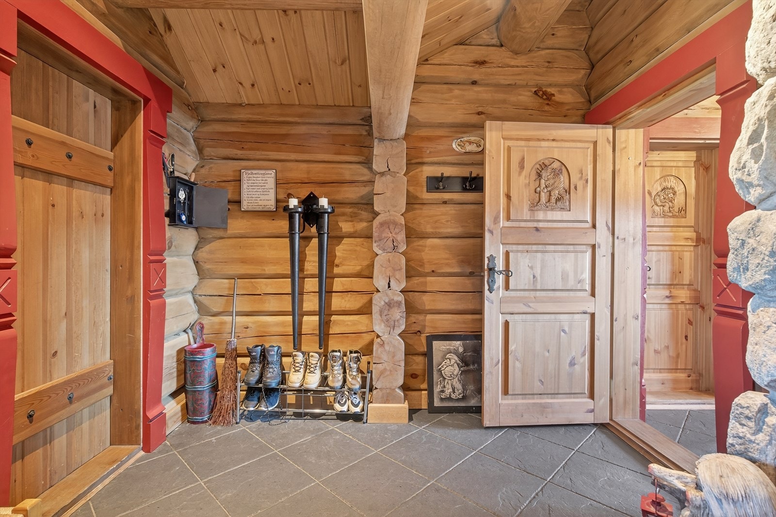 Velkommen inn - Romslig entré Galleribilde