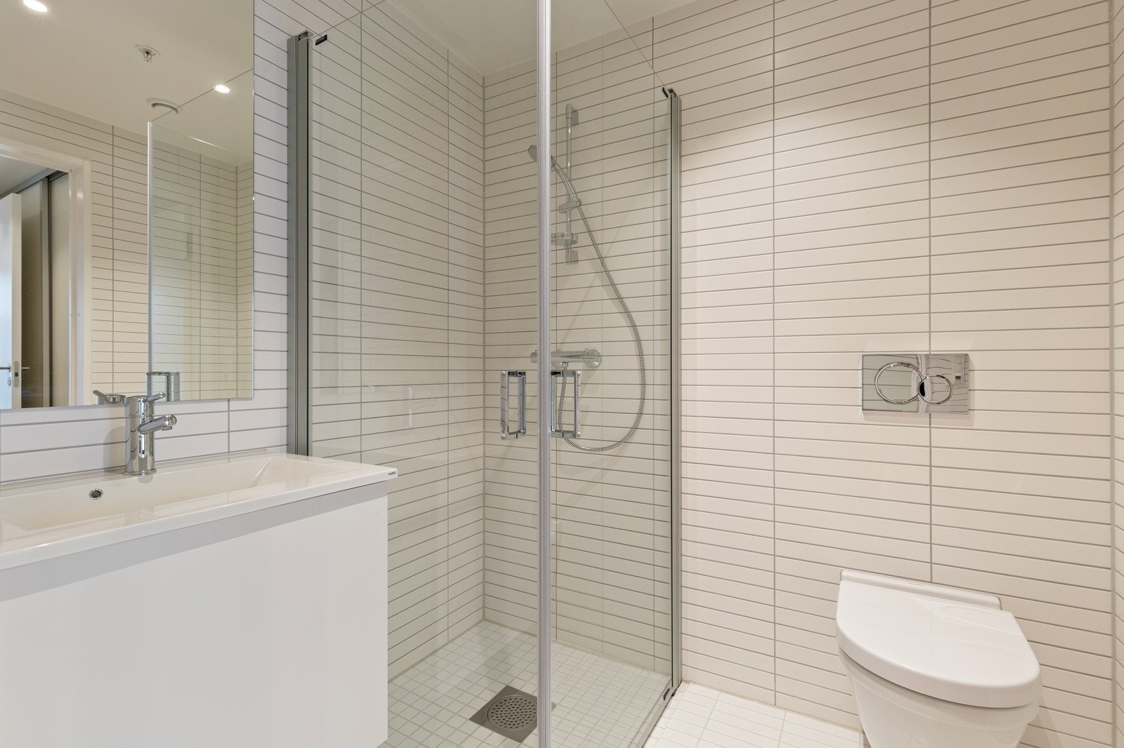 Pent flislagt bad Galleribilde