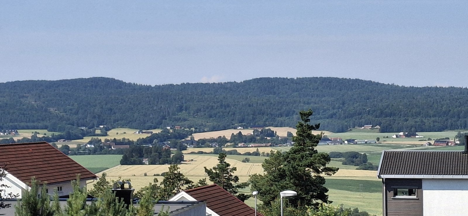 Fra leiligheten er det hyggelig utsyn over naturskjønne omgivelser. Galleribilde