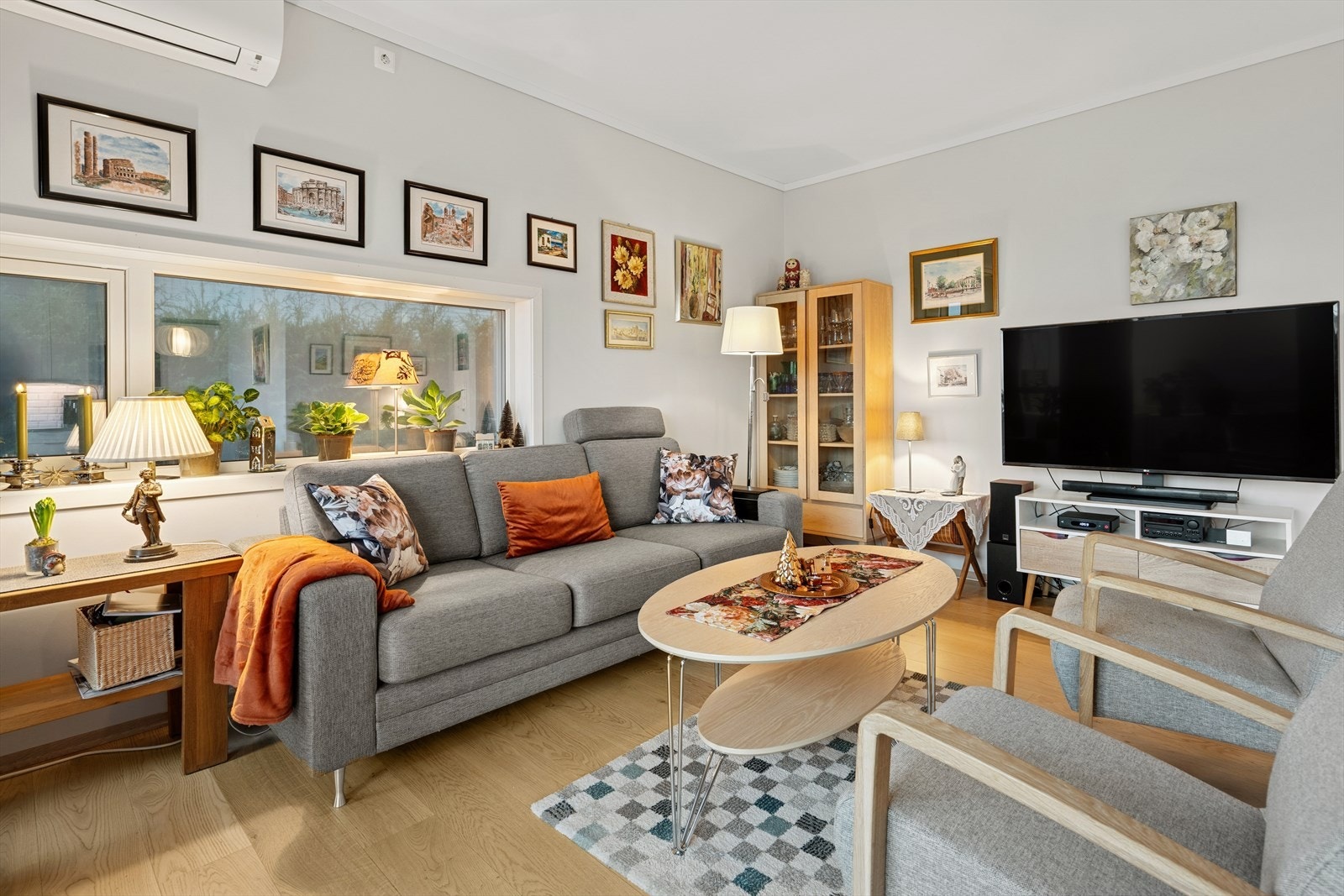 Her er det god plass til sofahjørne med tilhørende møbler. Galleribilde