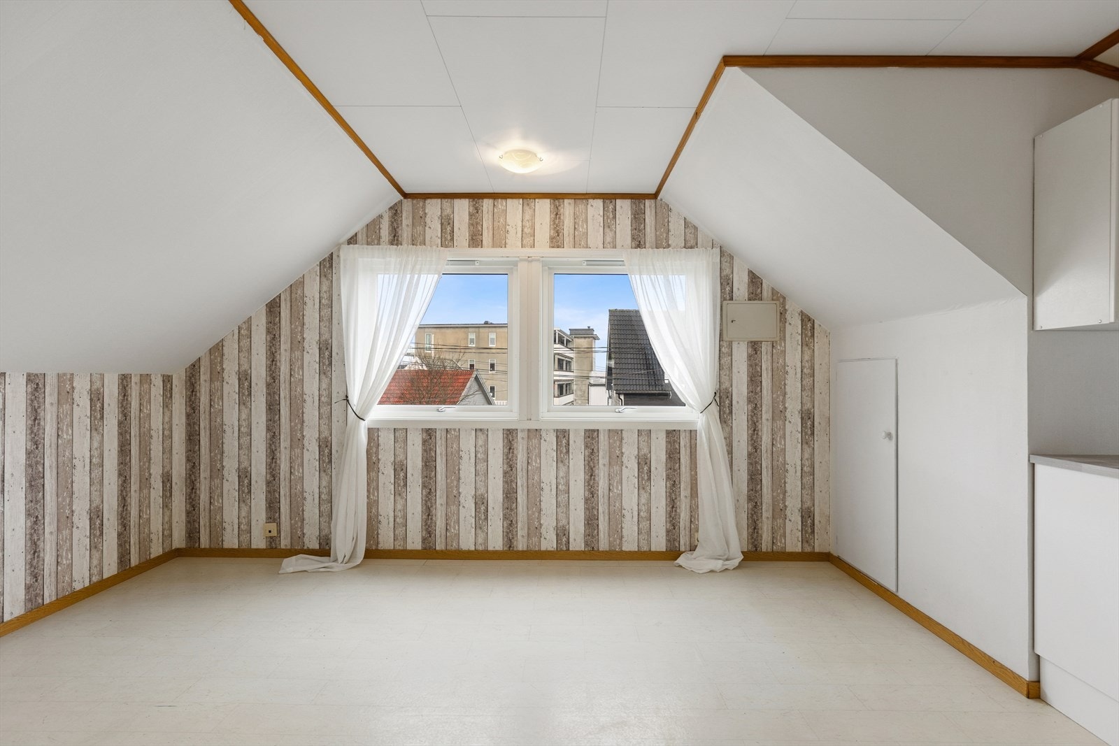 Kjøkken er luftig. Galleribilde