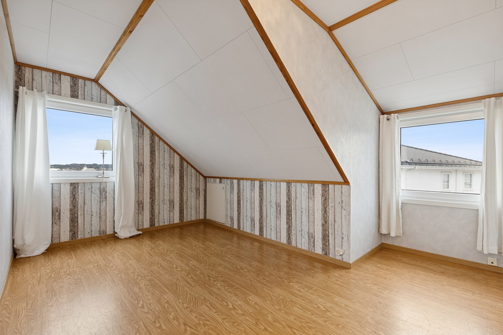 Etasjen har 2 romslige soverom. Galleribilde