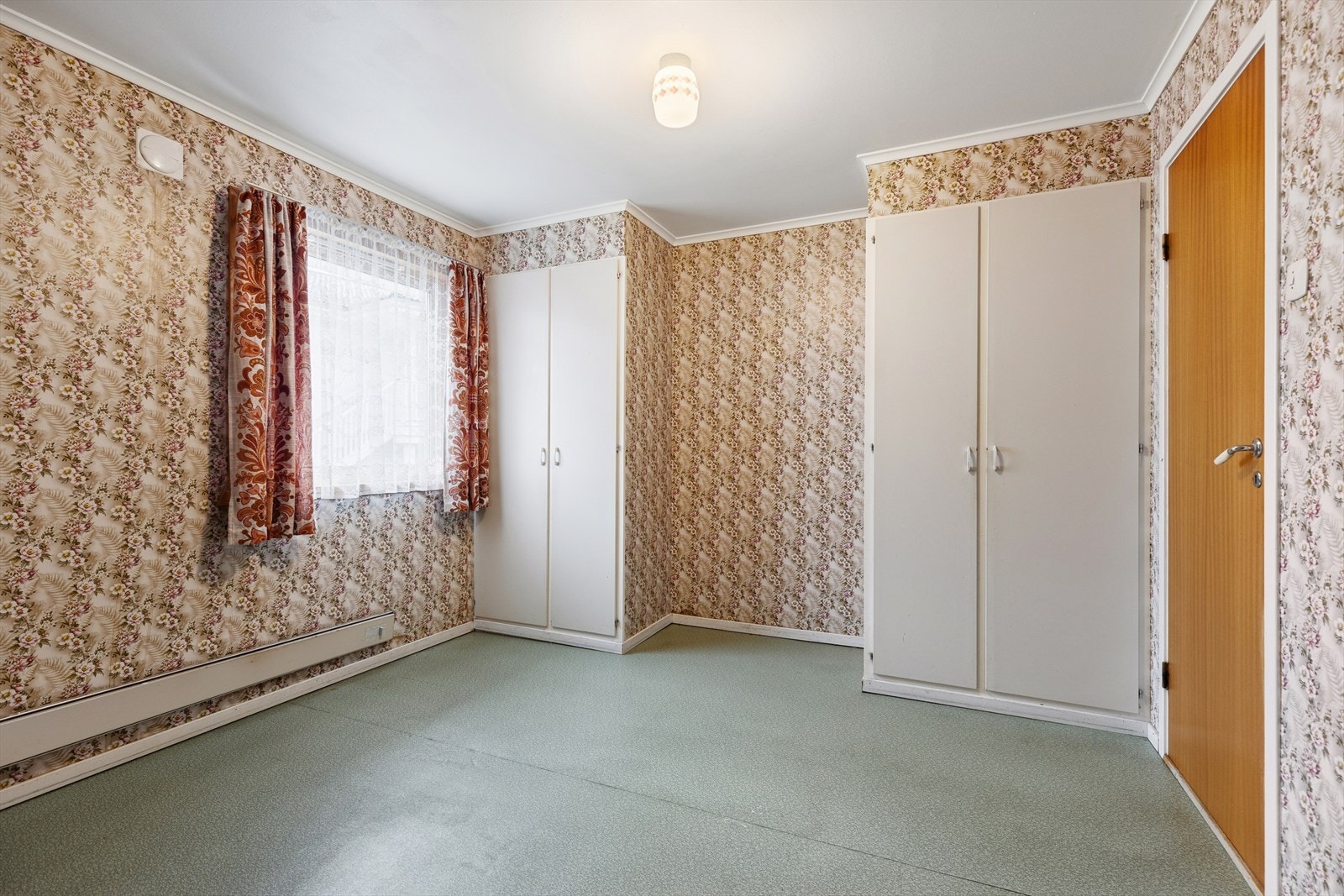 Etasjen har 3 soverom av god størrelse. Godt med garderobeplass. Galleribilde