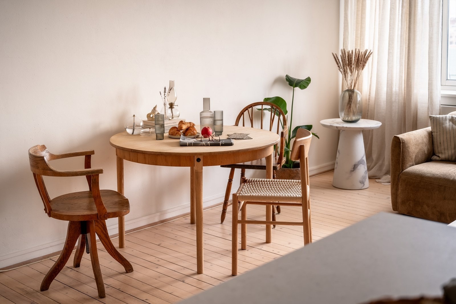 Spisestuen finner sin naturlige plass mellom stue- og kjøkkendel. Galleribilde