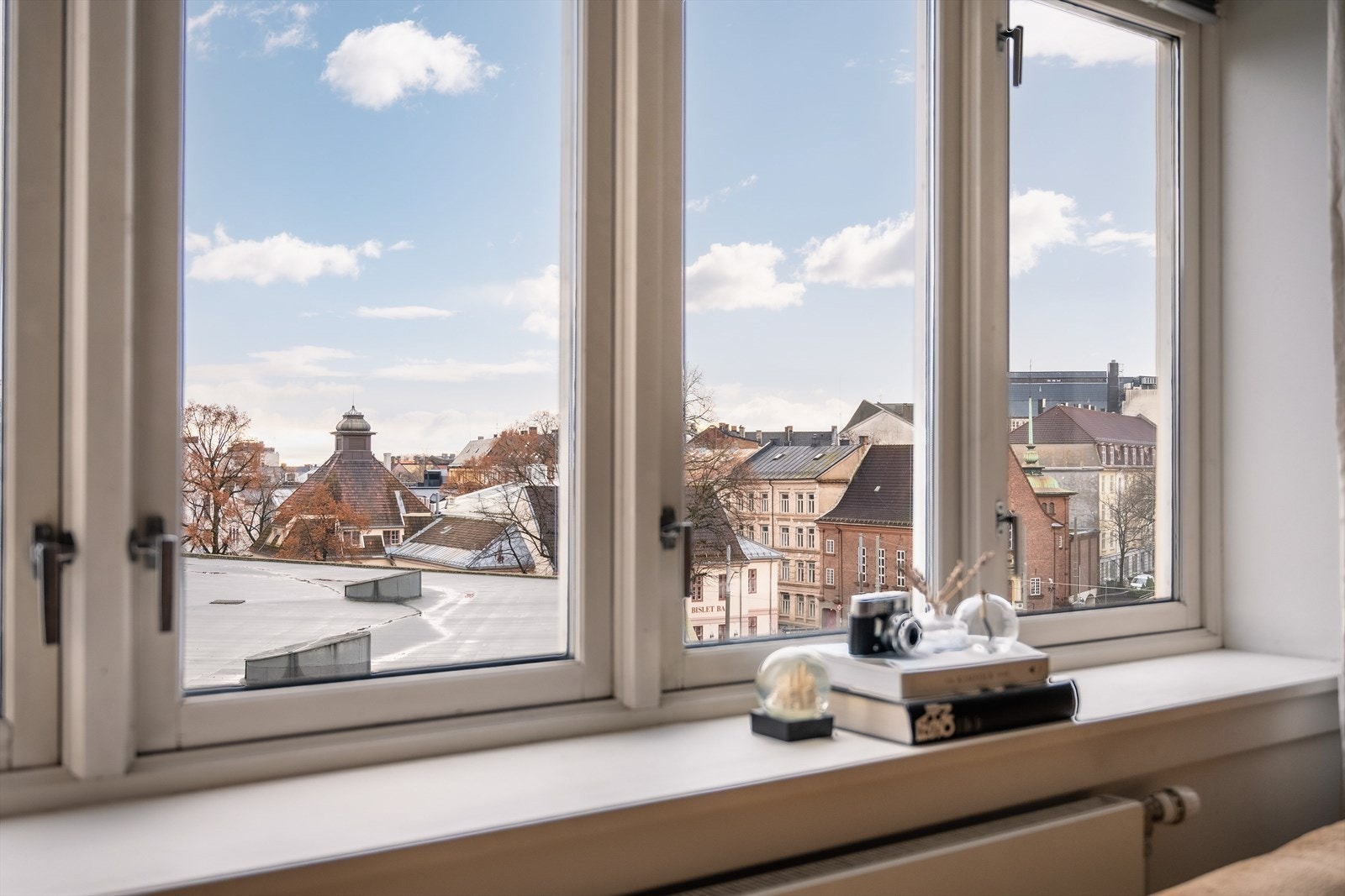 Beliggenheten i høyden gir en fantastisk utsikt utover nærområdet - her er du nabo med både Bislett Stadion og Bislett Bad. Galleribilde