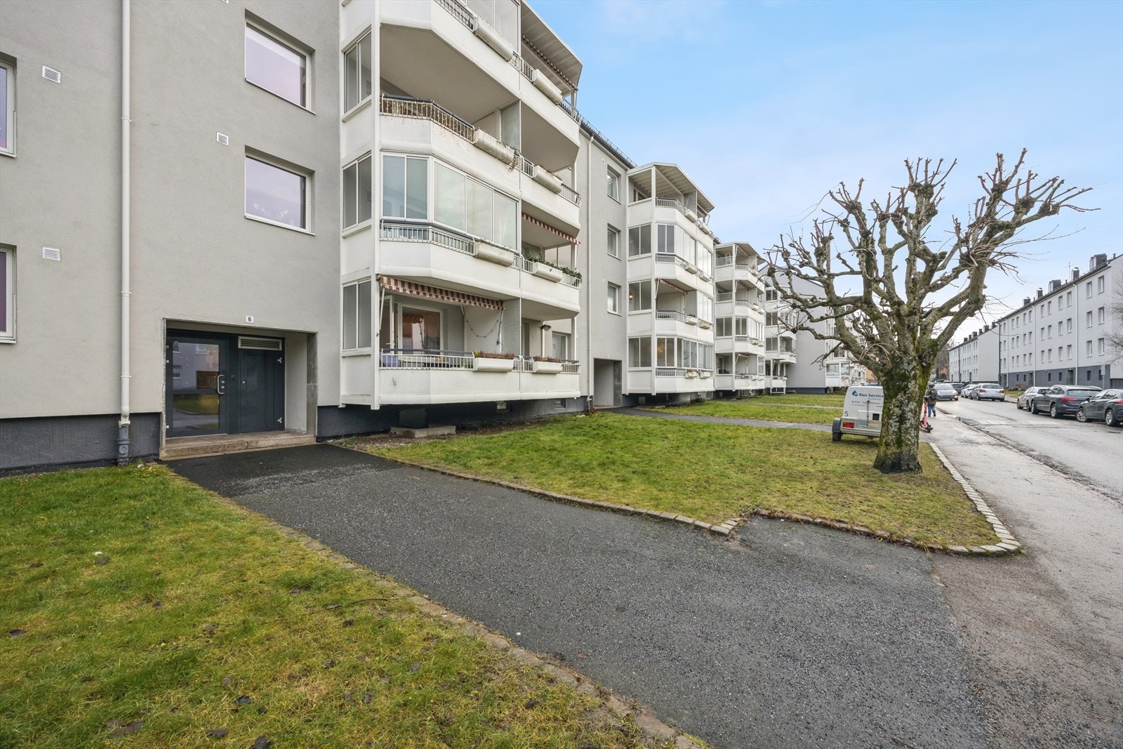 Bygget har fasader rehabilitert i 2020 og tilhører et veletablert borettslag. Galleribilde