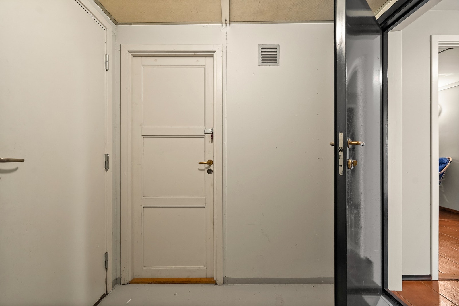 I underetasjen er det en romslig bod. Galleribilde