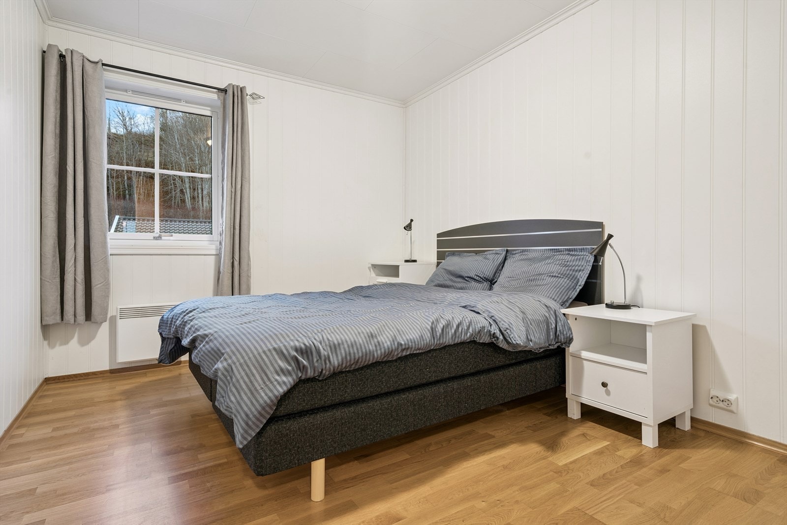 Hovedsoverommet er av god størrelse og måler 10,6 kvm. Galleribilde