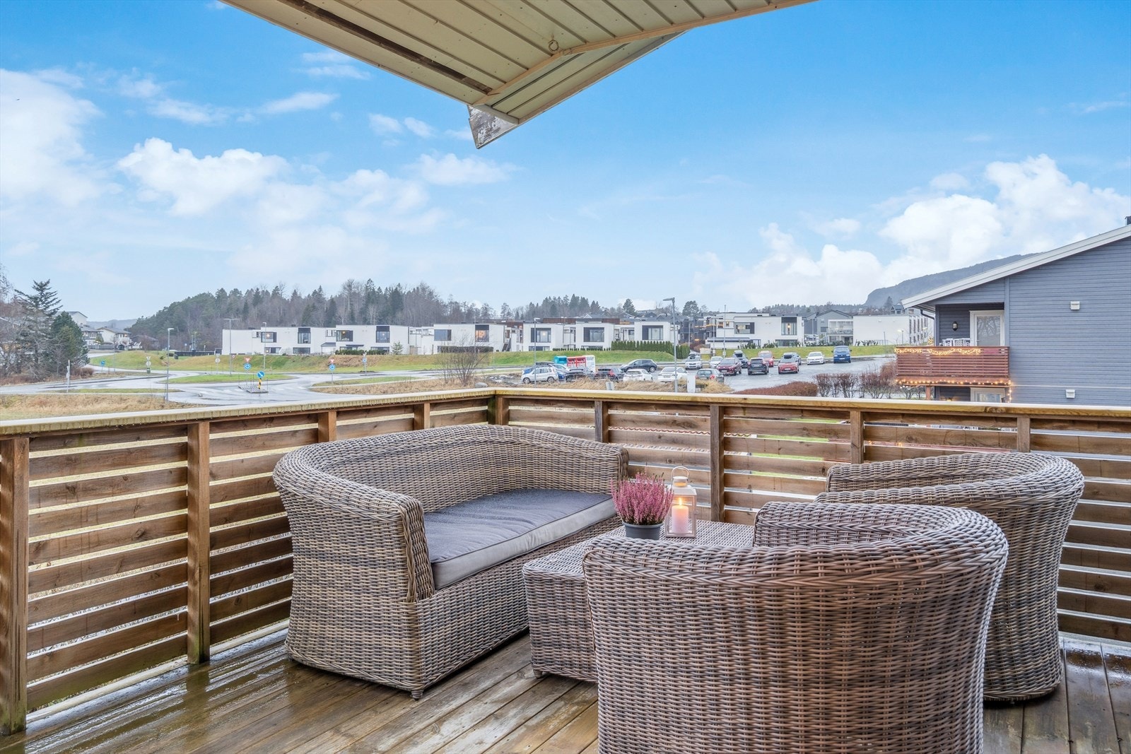 Terrassen er av god størrelse og måler 12,8 kvm. Galleribilde