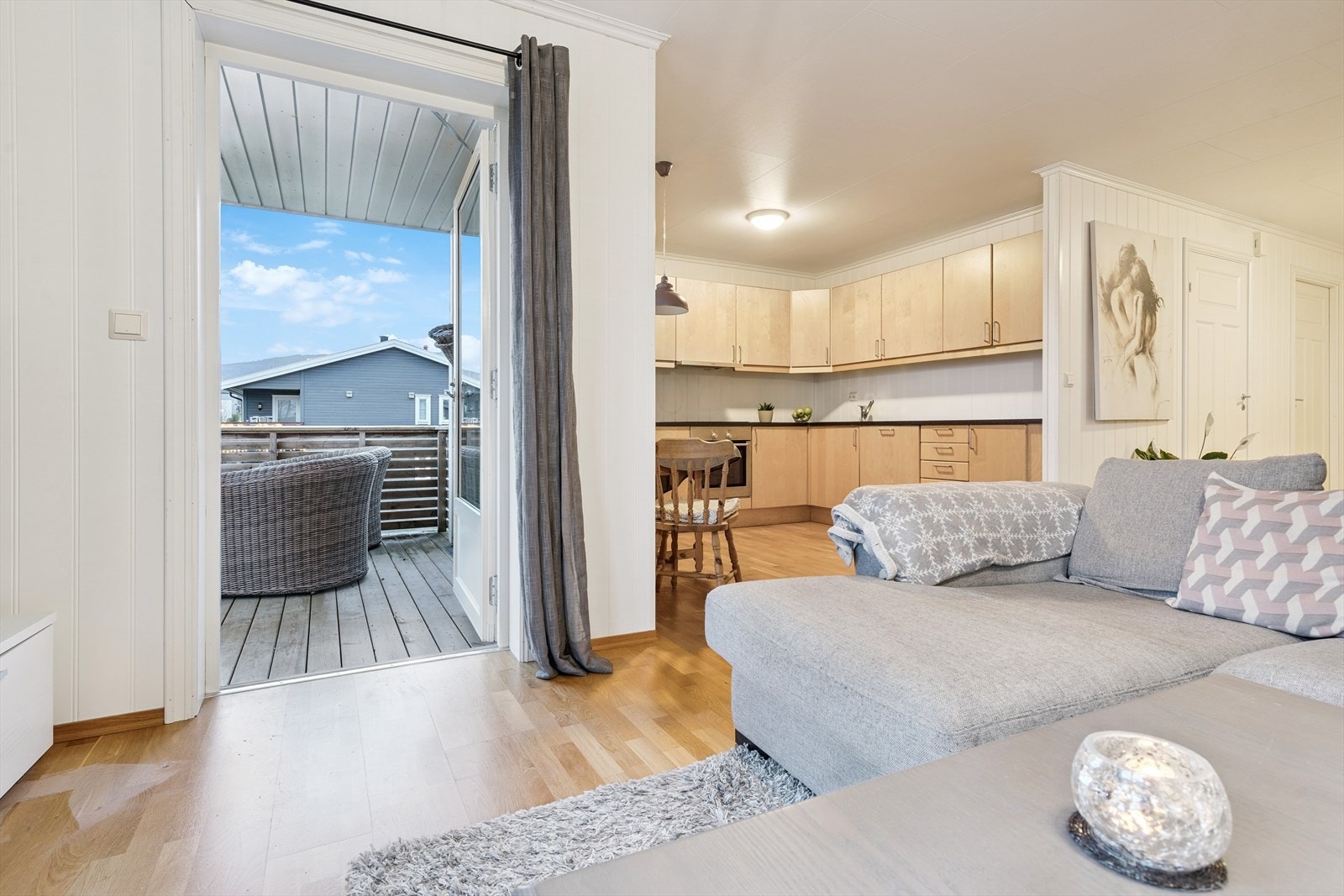 Fra stuen er det direkte utgang til terrassen. Galleribilde