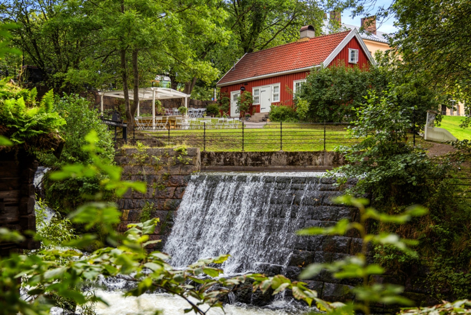 Sjarmerende Hønse-Lovisa og Mølleparken finner du langs Akerselva, rett ved leiligheten. Galleribilde