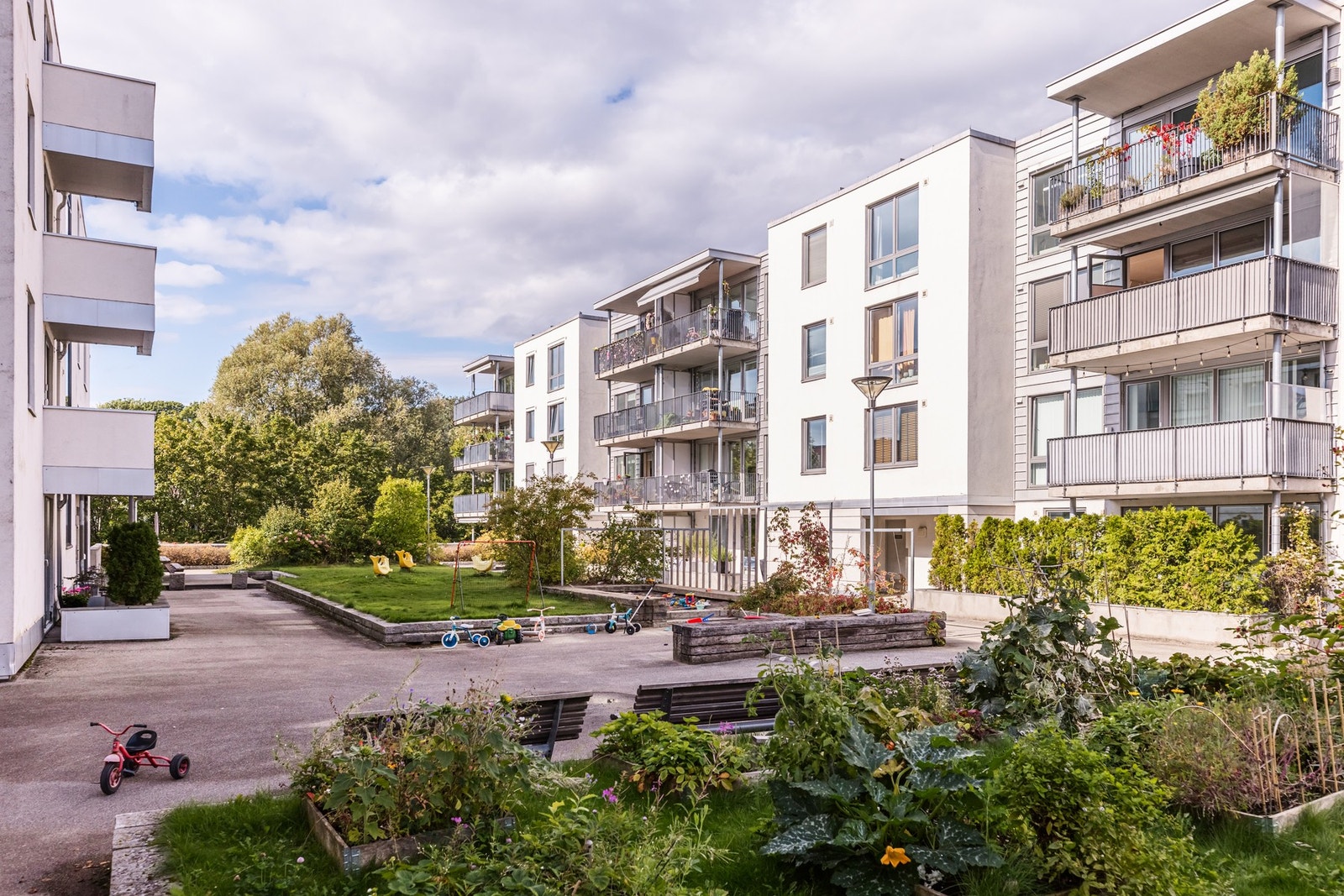 Sameiet ligger idyllisk til langs Akerselva med flotte, parkmessige opparbeidede fellesarealer. Galleribilde