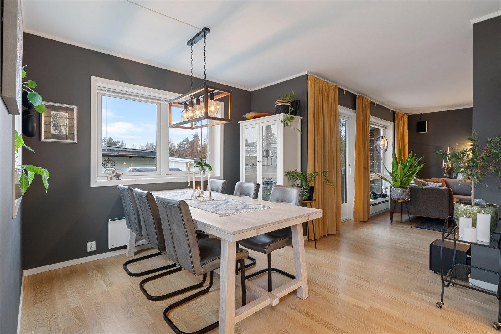 God plass til spisebord - her kan gode måltider nytes. Galleribilde