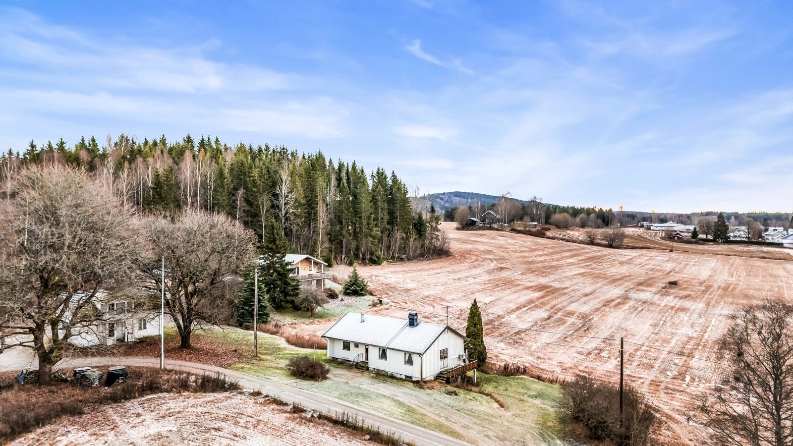 Området byr på rike muligheter for friluftsliv med merkede turstier og skogsbilveier. Galleribilde