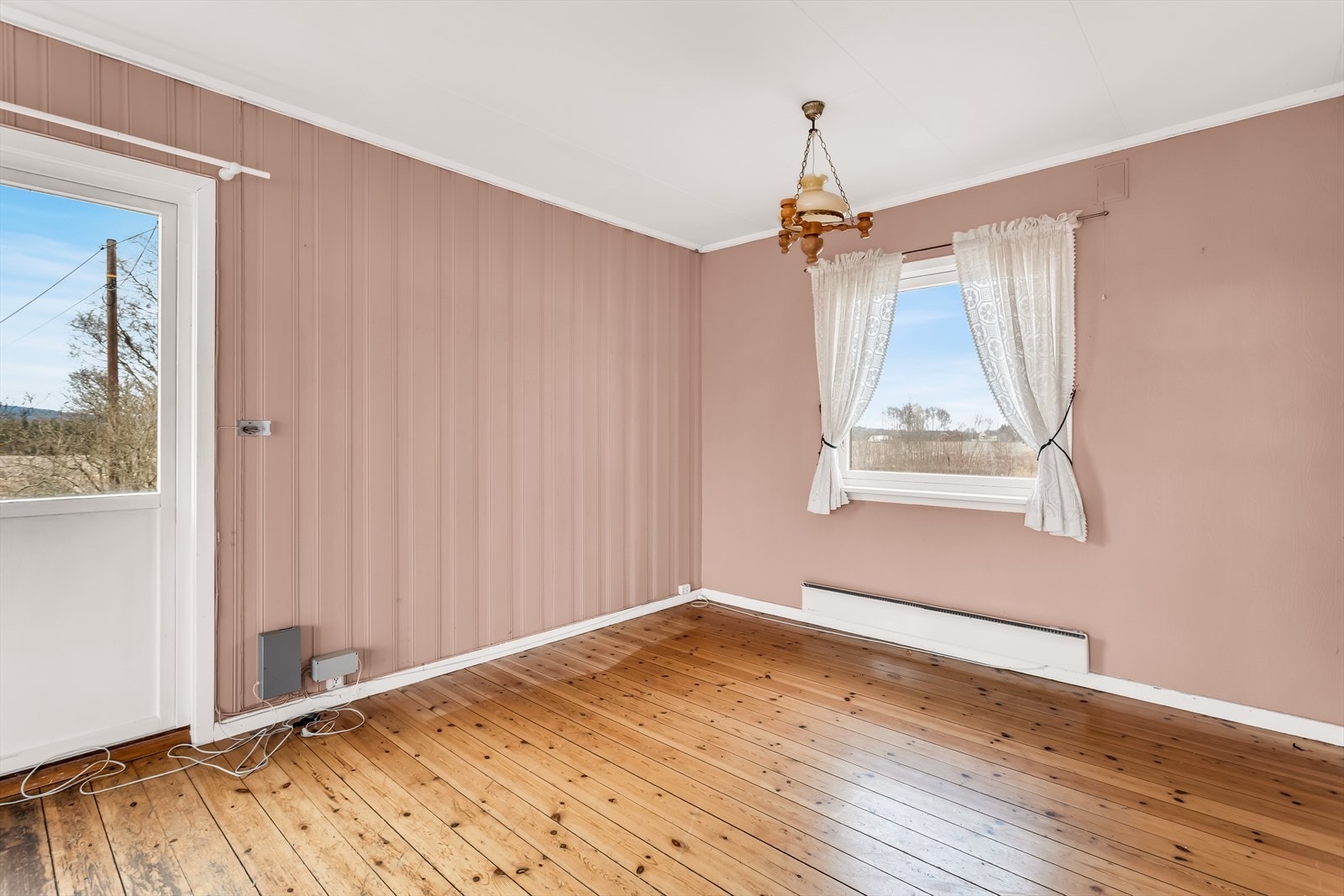 Den adskilte delen av stuen egner seg godt som spisestue. Galleribilde