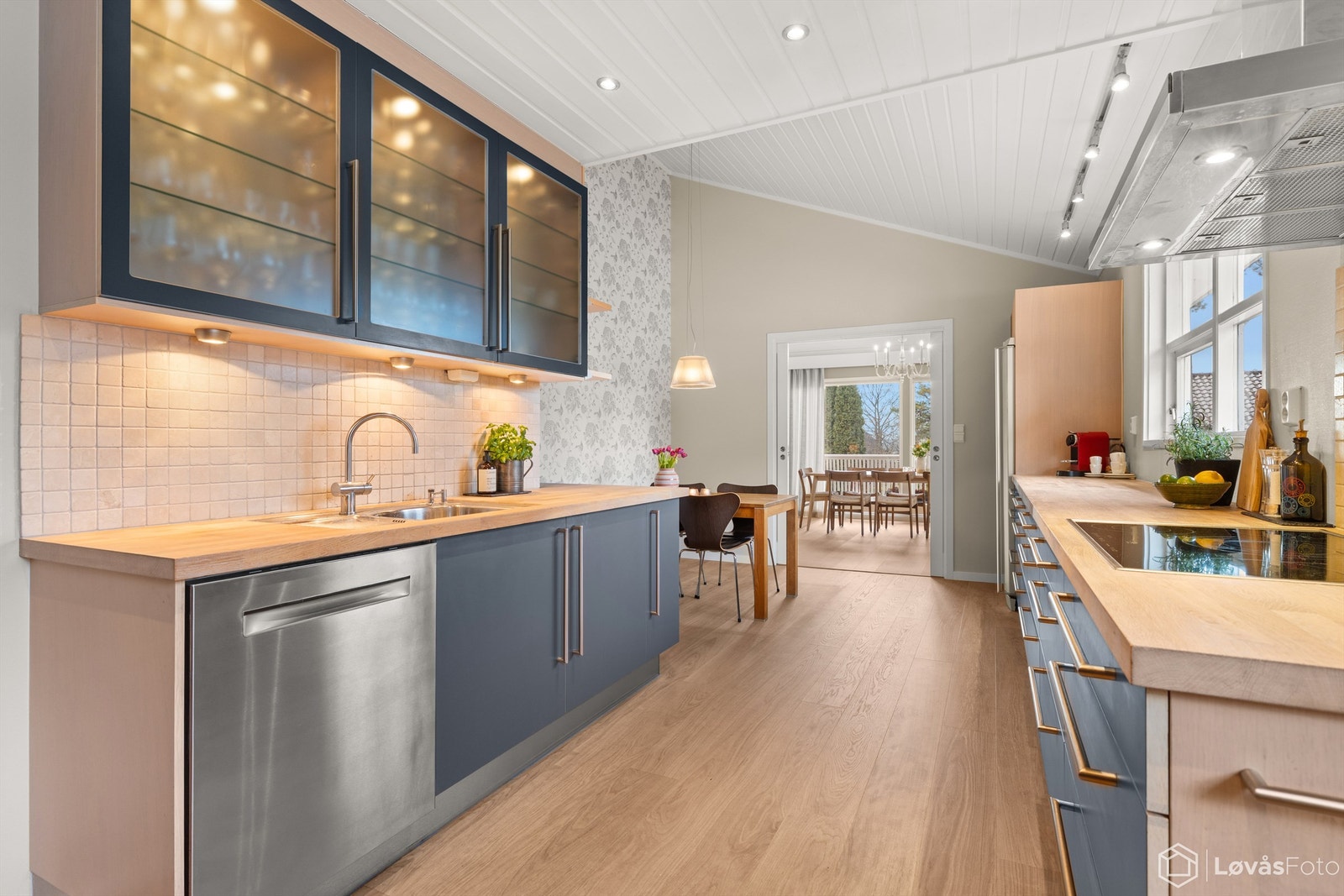 Kjøkkeninnredning fra HTH som ble montert nytt i 2005 Galleribilde