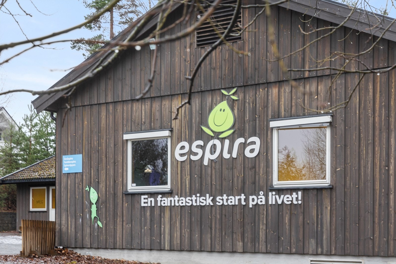 Det er flere barnehager i Hokksund og to av de ligger på Loesmoen. Espira Knerten er den nærmeste og ligger bare 200 meter unna. Galleribilde