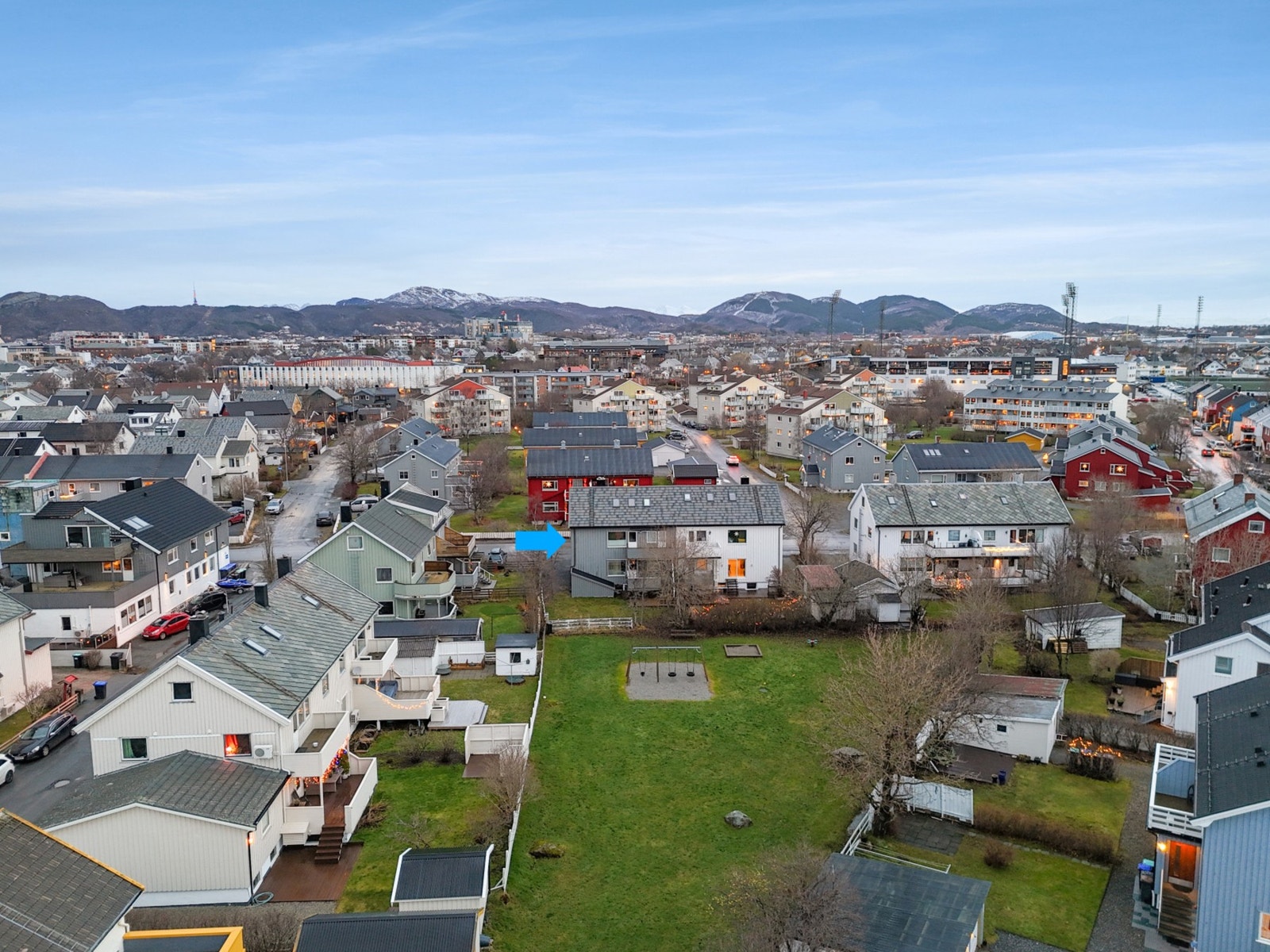 Flott og sentral beliggenhet i Vestbyen. Leiligheten grenser til grønt friområde. Galleribilde