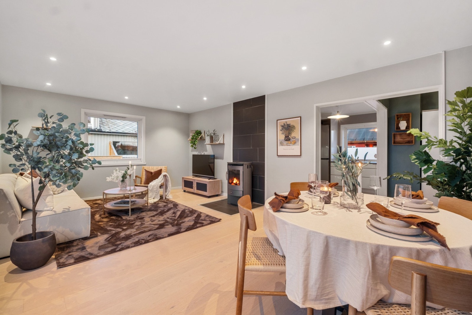 Meget flott og moderne 3-roms selveier med vestvendt balkong. Sentral beliggenhet i Vestbyen. Galleribilde