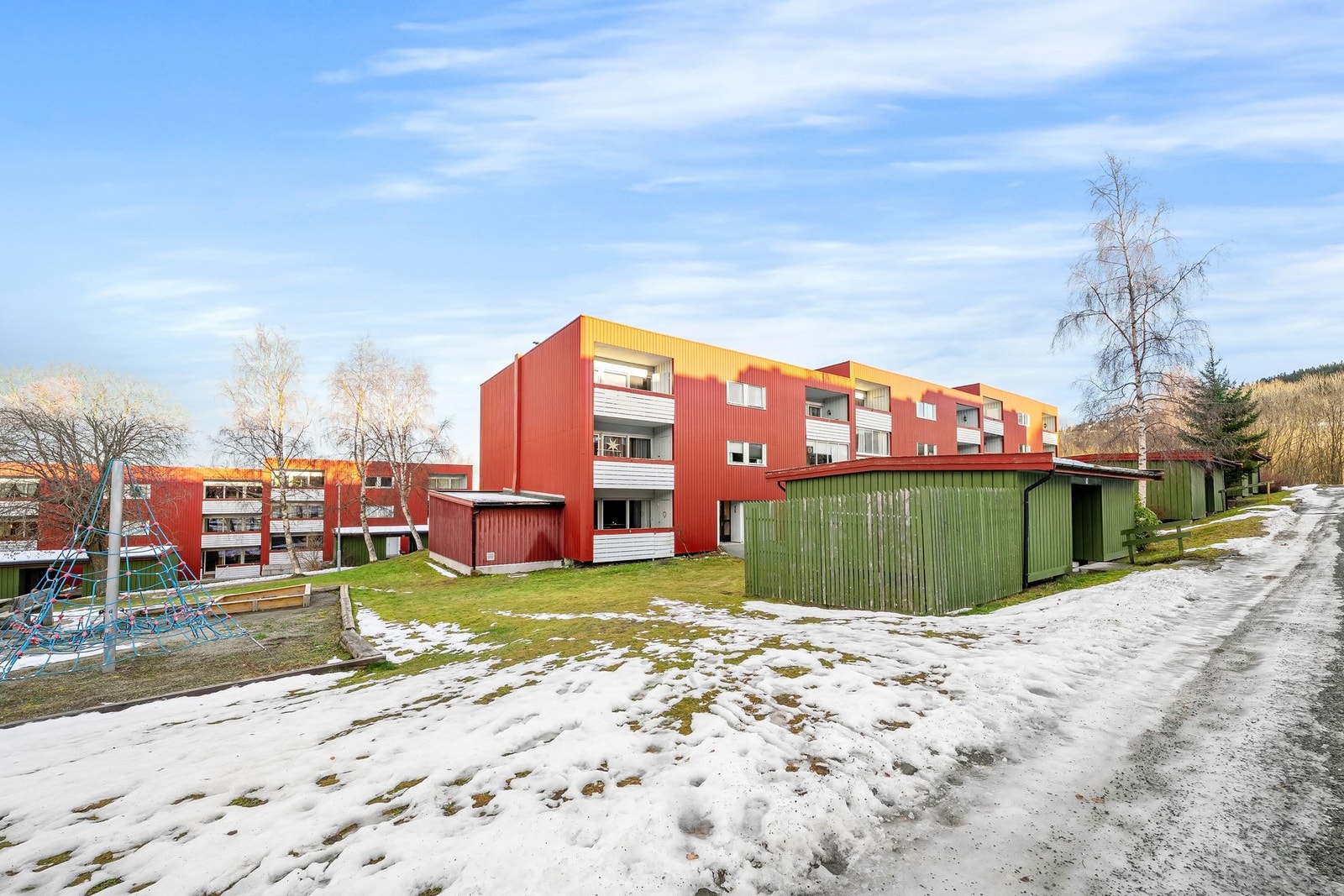 Borettslaget har flere lekeplasser og aktivitetsmuligheter for små og store Galleribilde