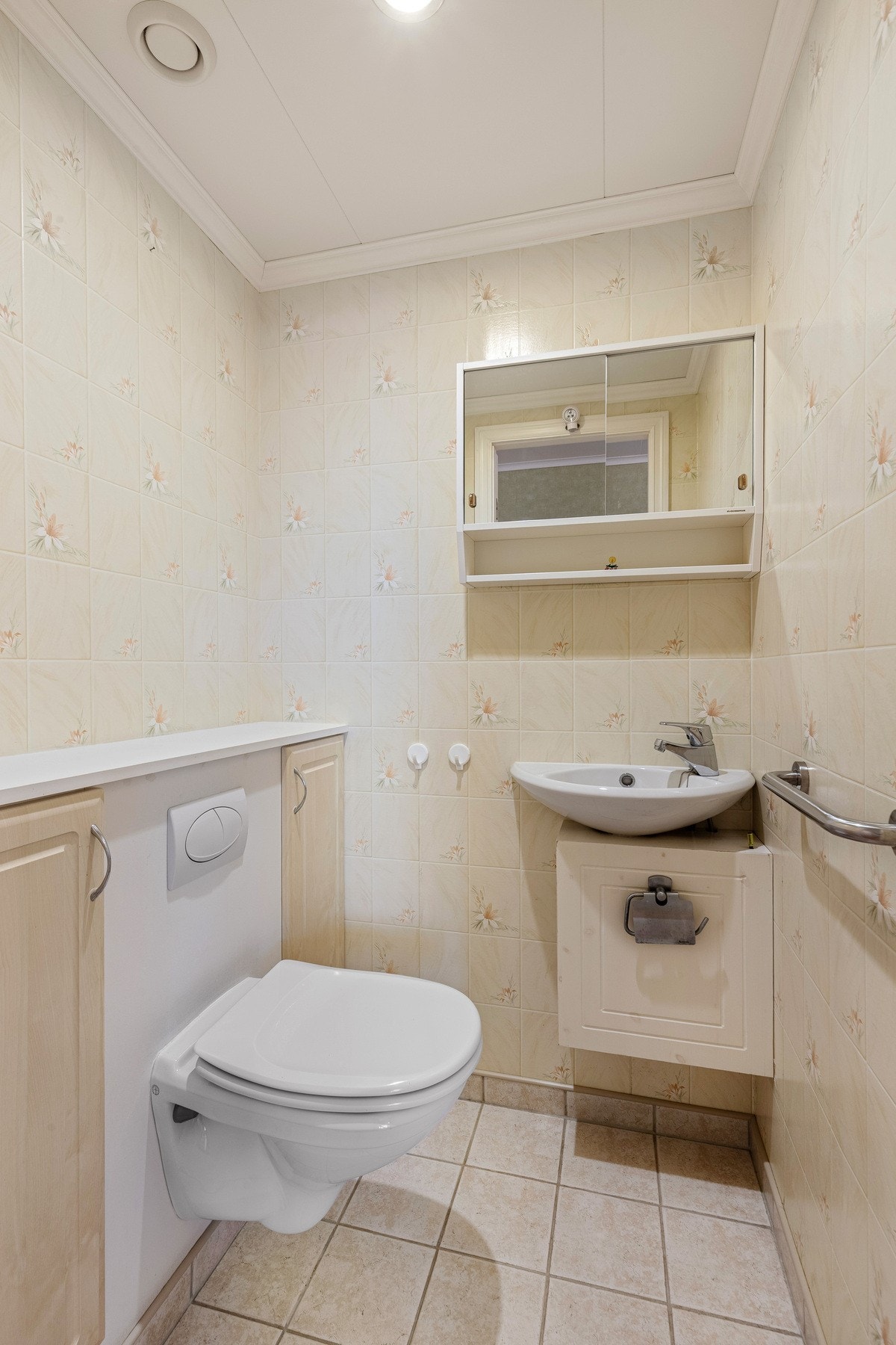 Separat toalettrom - perfekt for gjester. Galleribilde