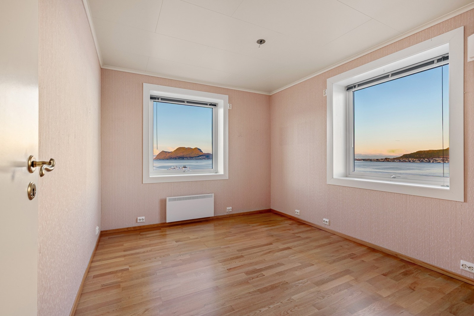 Soverom 3. Start dagen med fantastisk utsikt. Galleribilde