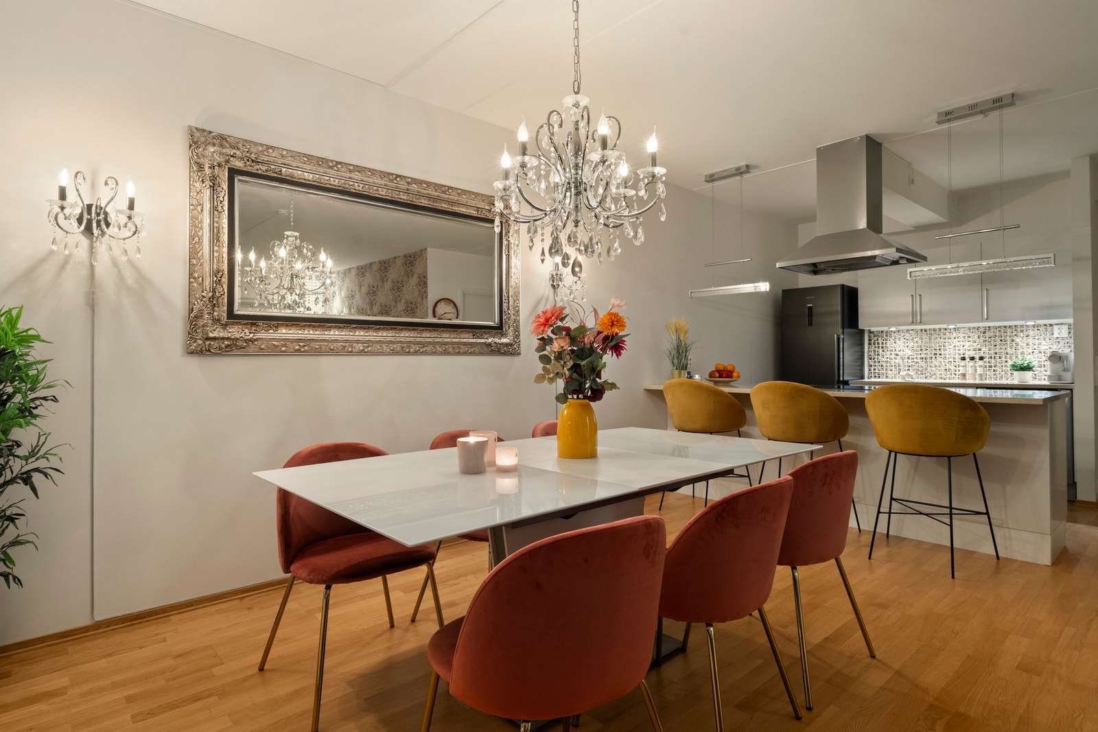 En ideell stue for deg som er glad i en sosiale sammenkomst med venner og gjester Galleribilde