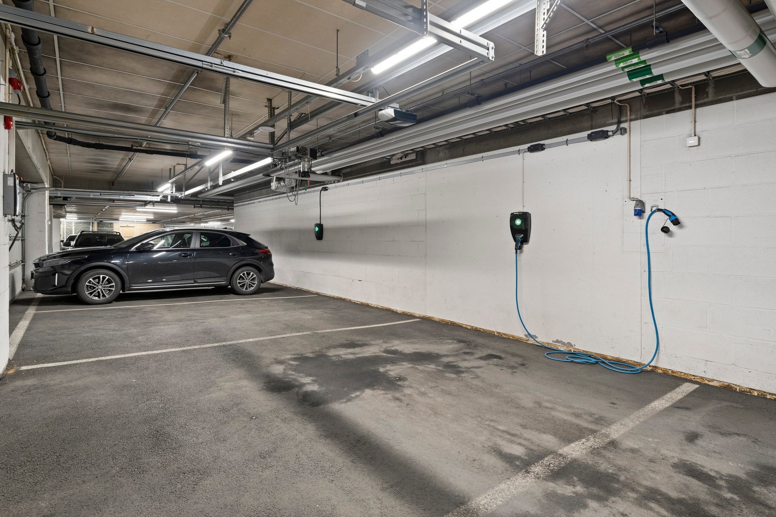 P-plass med elbillader Galleribilde