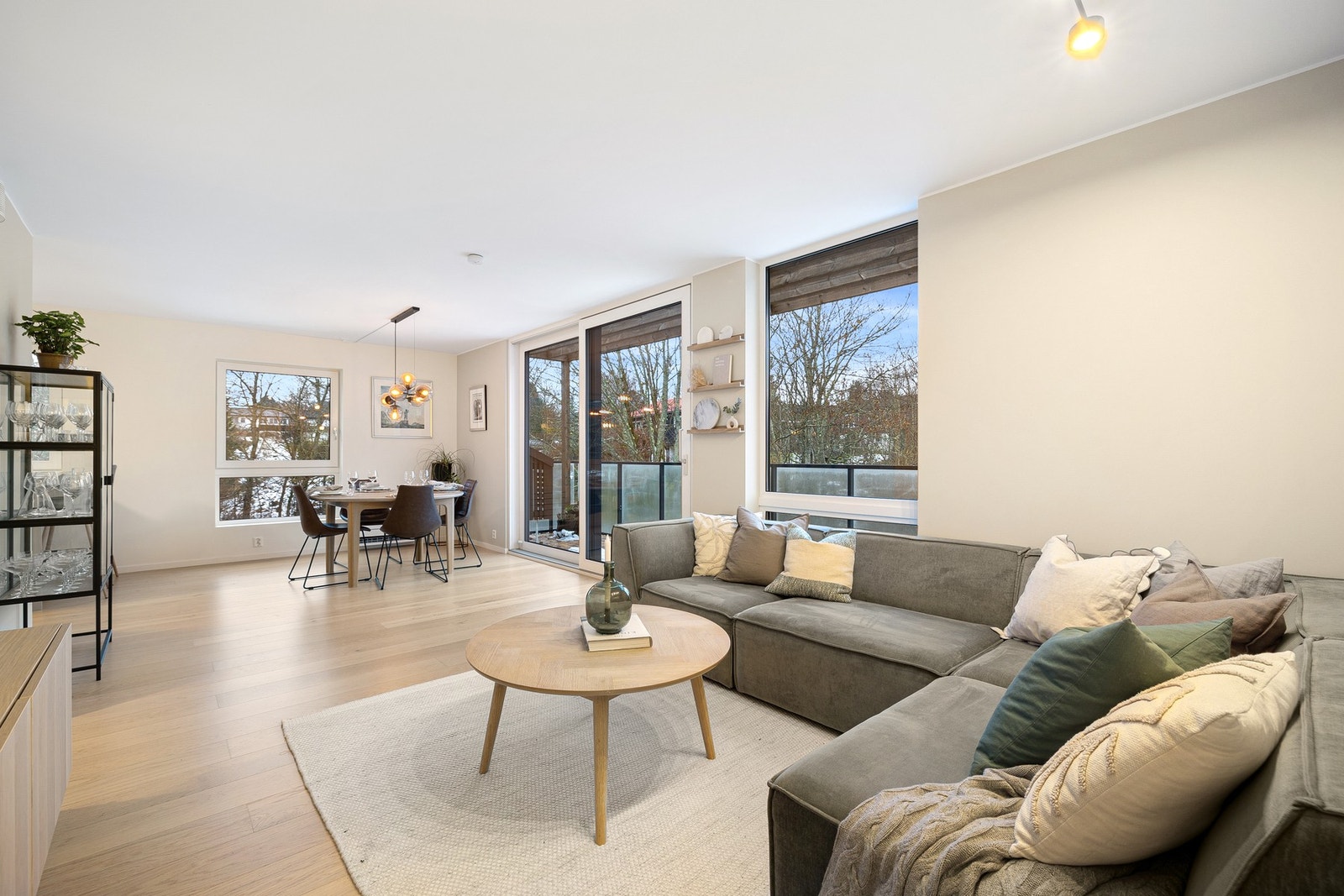 Balansert ventilasjon og varmepumpe sørger for effektiv oppvarming og godt inneklima. Galleribilde