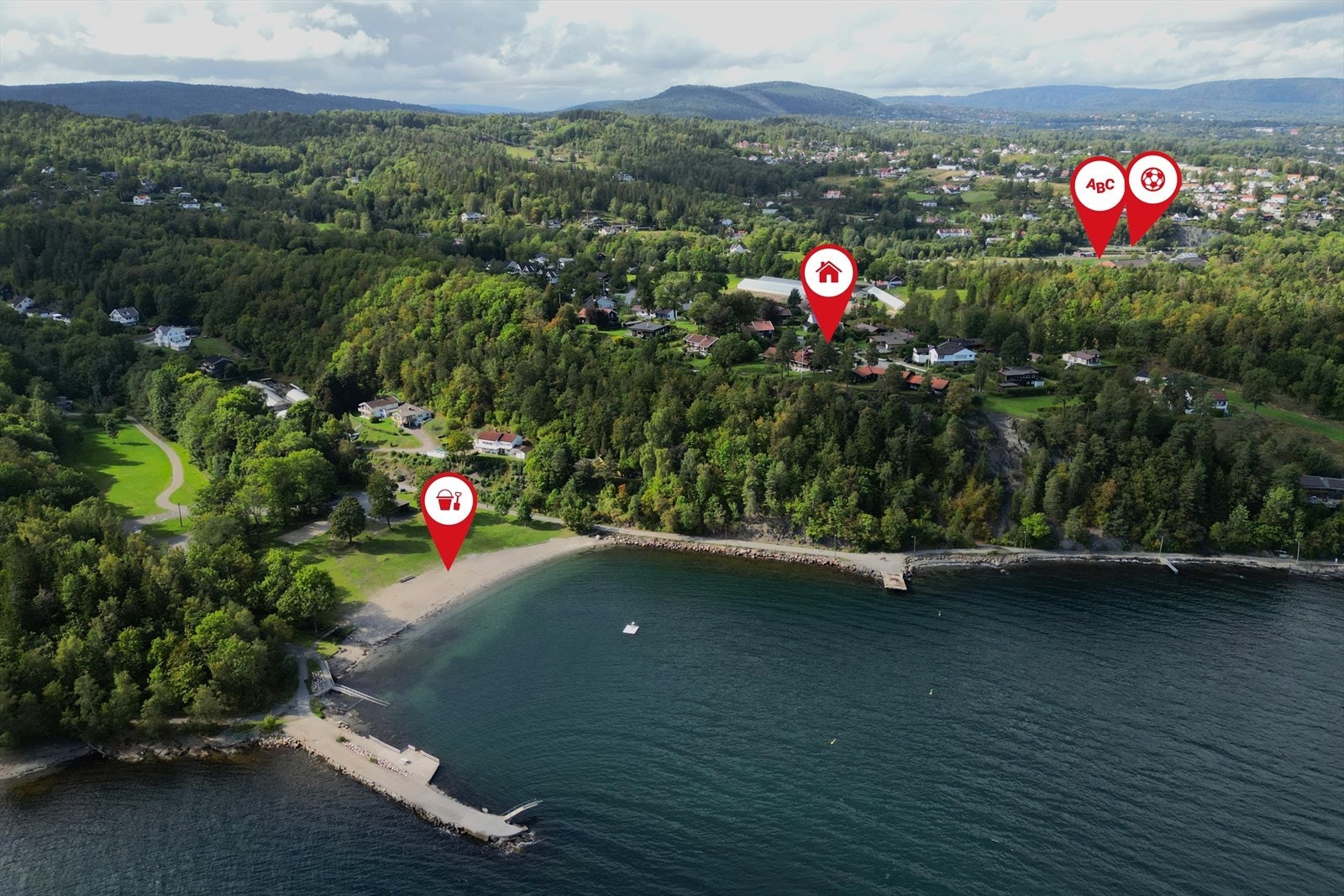 Markører fra venstre: Sjøstrand, Boligen, Vollen ungdomsskole og Arnestad Idrettsanlegg. Galleribilde