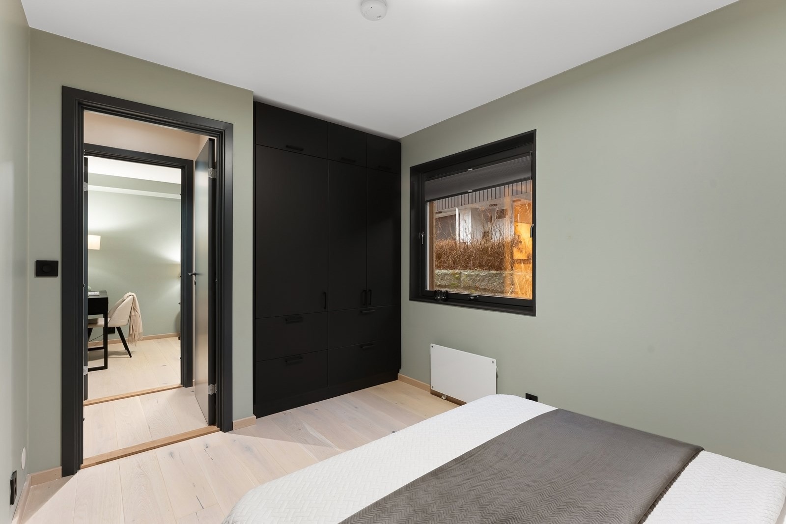 Montert garderoveskap. Galleribilde