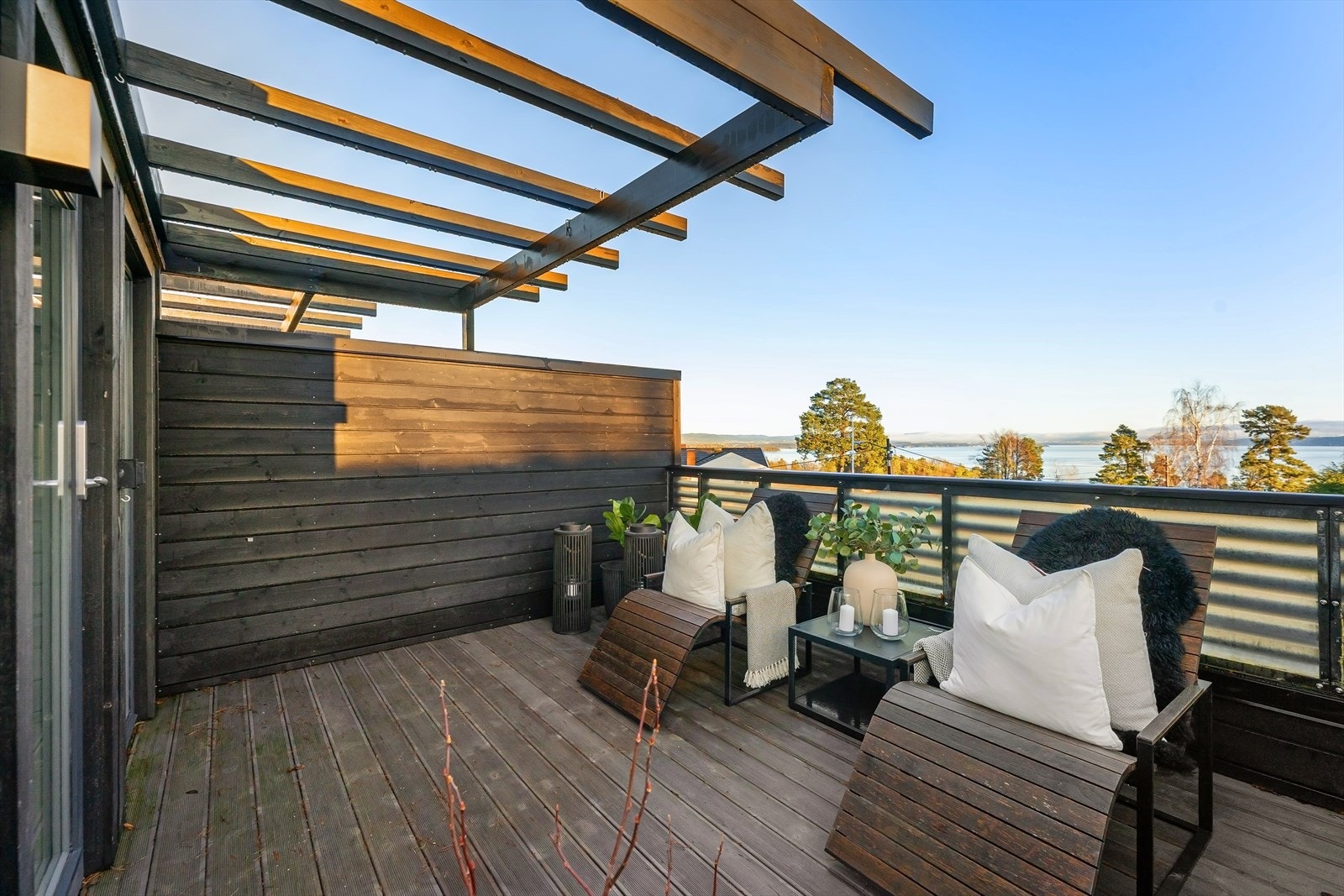 I 2. etasje er det skjermet takterrasse mot nord/øst. Galleribilde