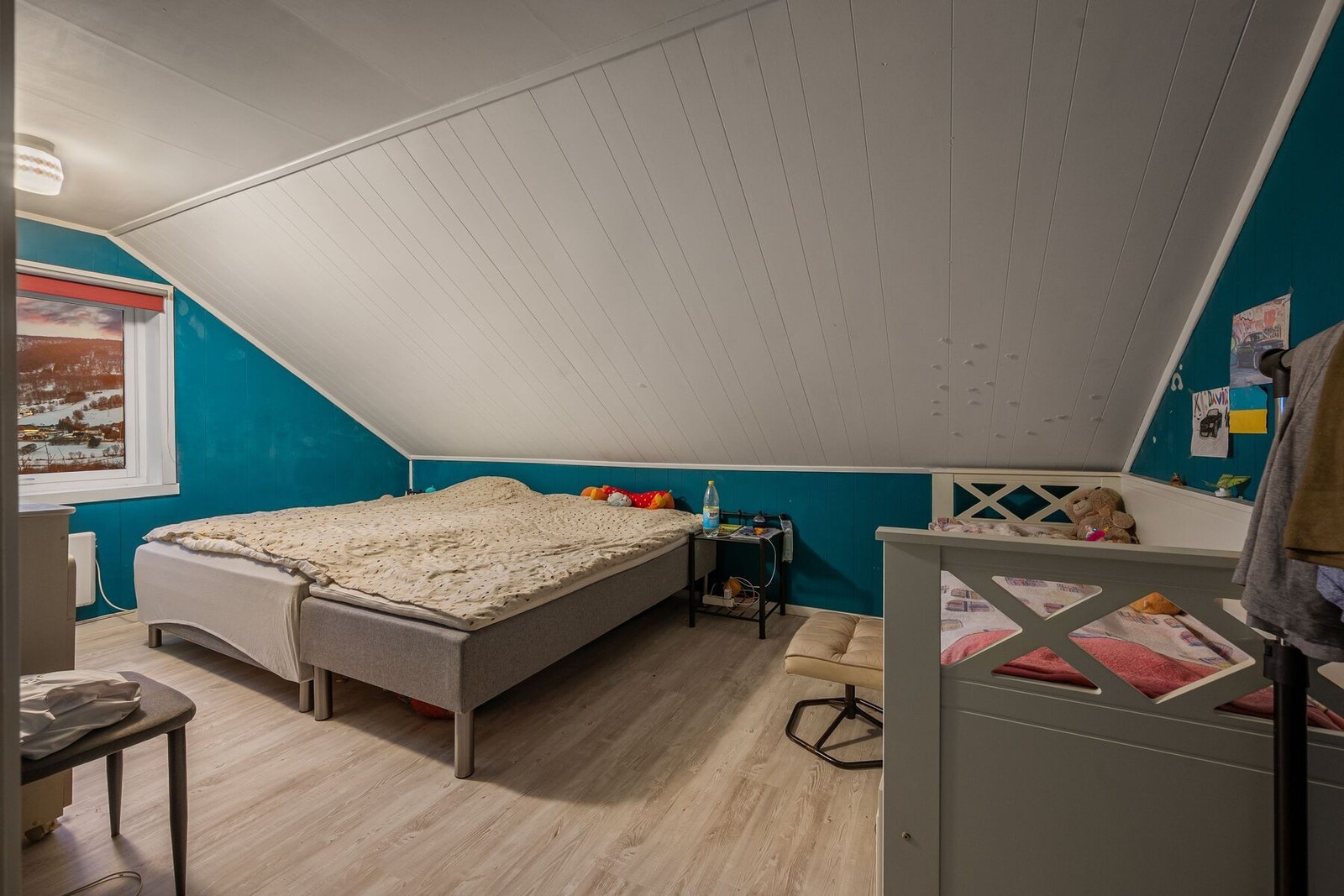 - Loftsetasje inneholder 3 soverom. Galleribilde