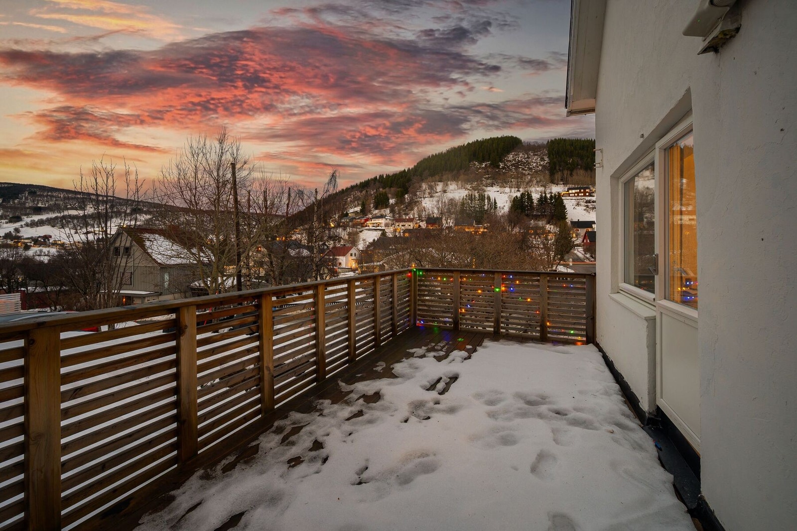 - Flott veranda hvor du nyter fin solgang på sommeren. Galleribilde