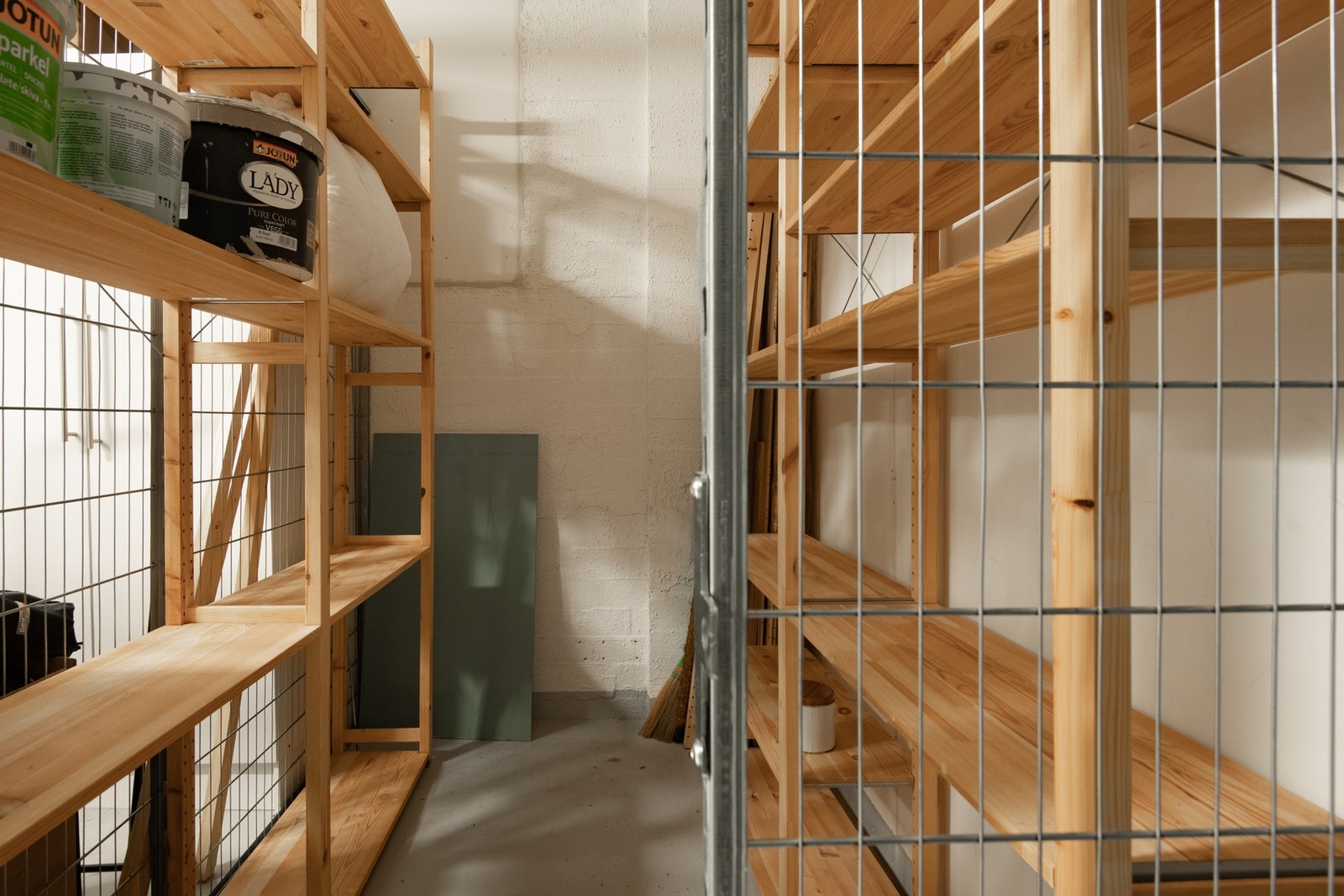 Leiligheten disponerer en bod på 3m² i fjerde etasje. Galleribilde