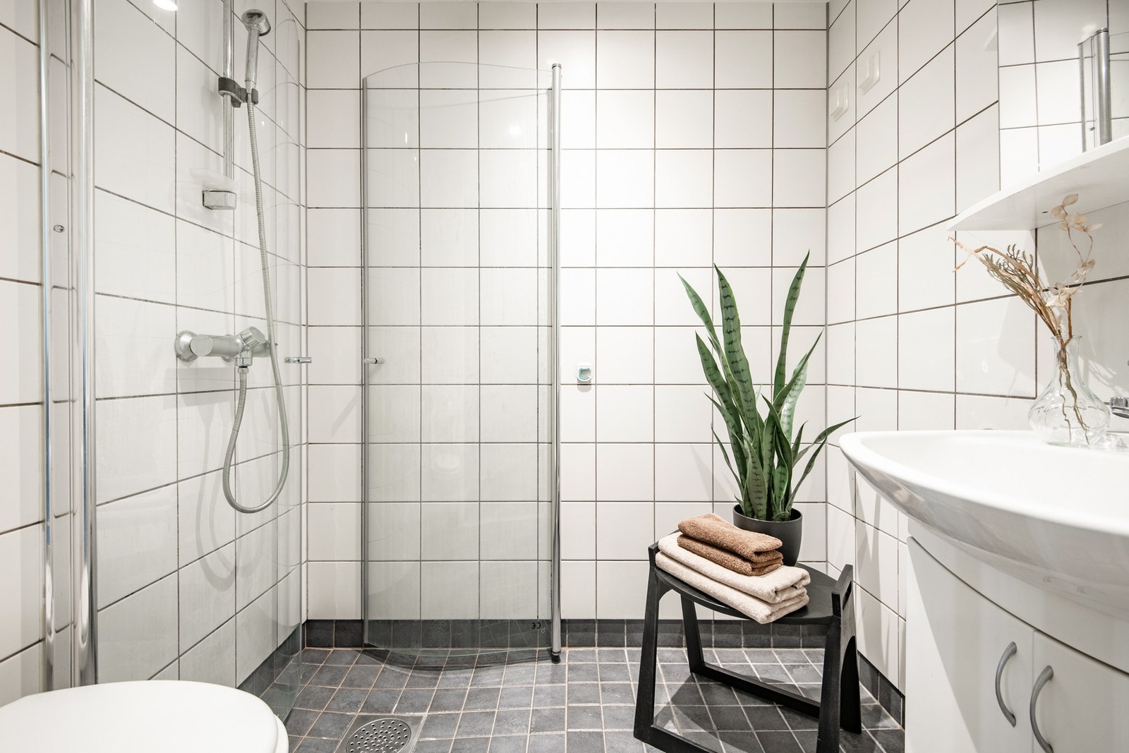 Badet fremstår som stilrent og tidløst. Galleribilde