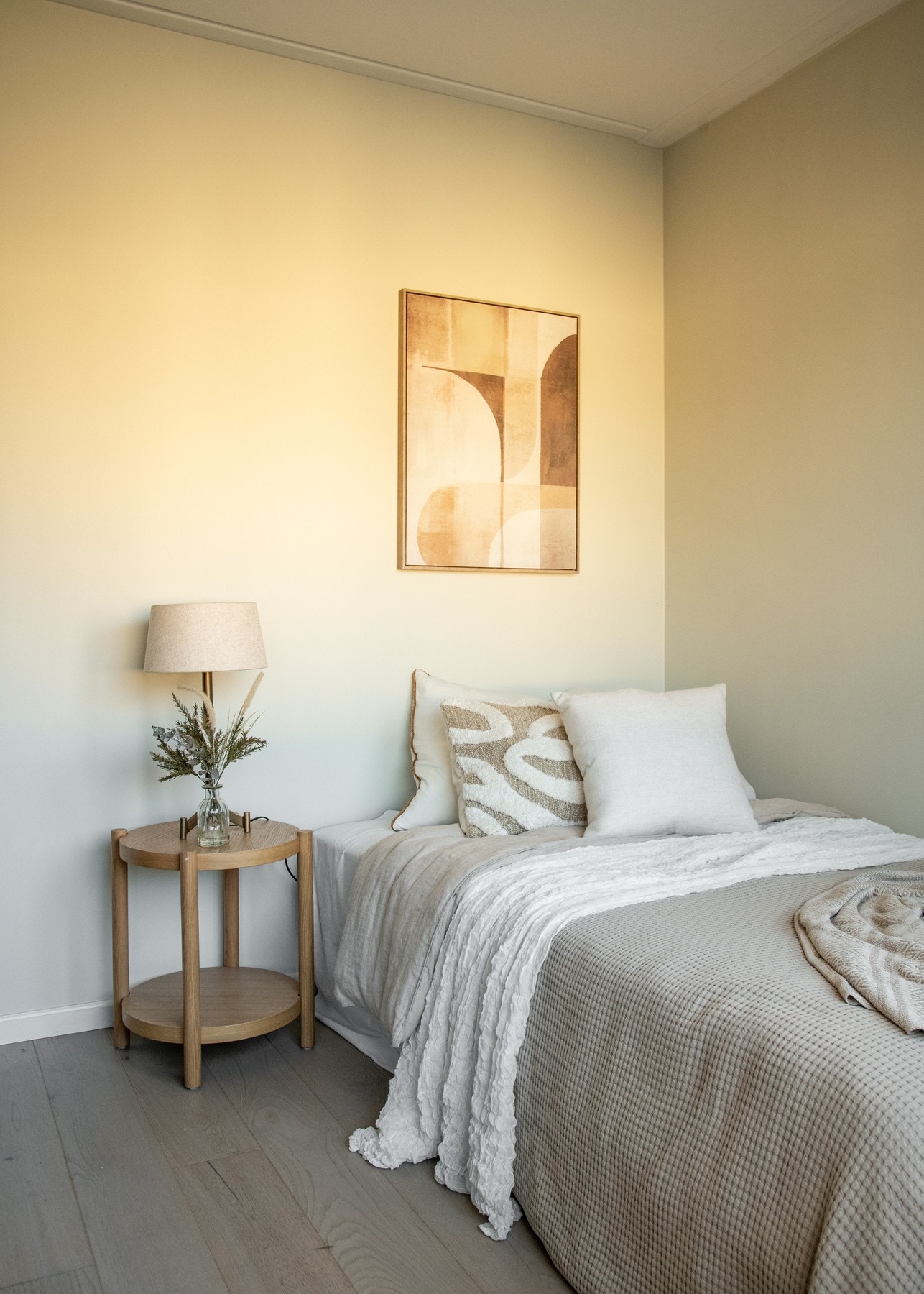 På gulvene er det lagt pen og lys 1-stavs parkett som gir et helhetlig og moderne uttrykk. Galleribilde