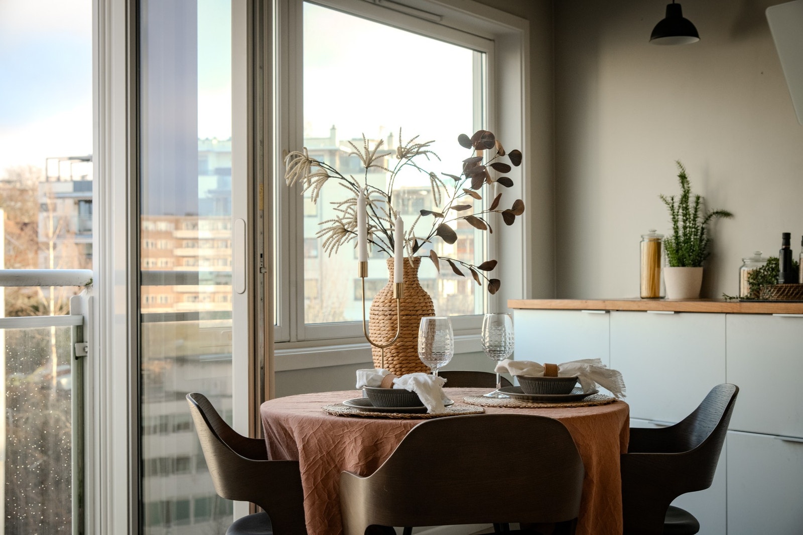 Dette er en bolig som tilrettelegger for sosiale sammenkomster blant venner og familie. Galleribilde