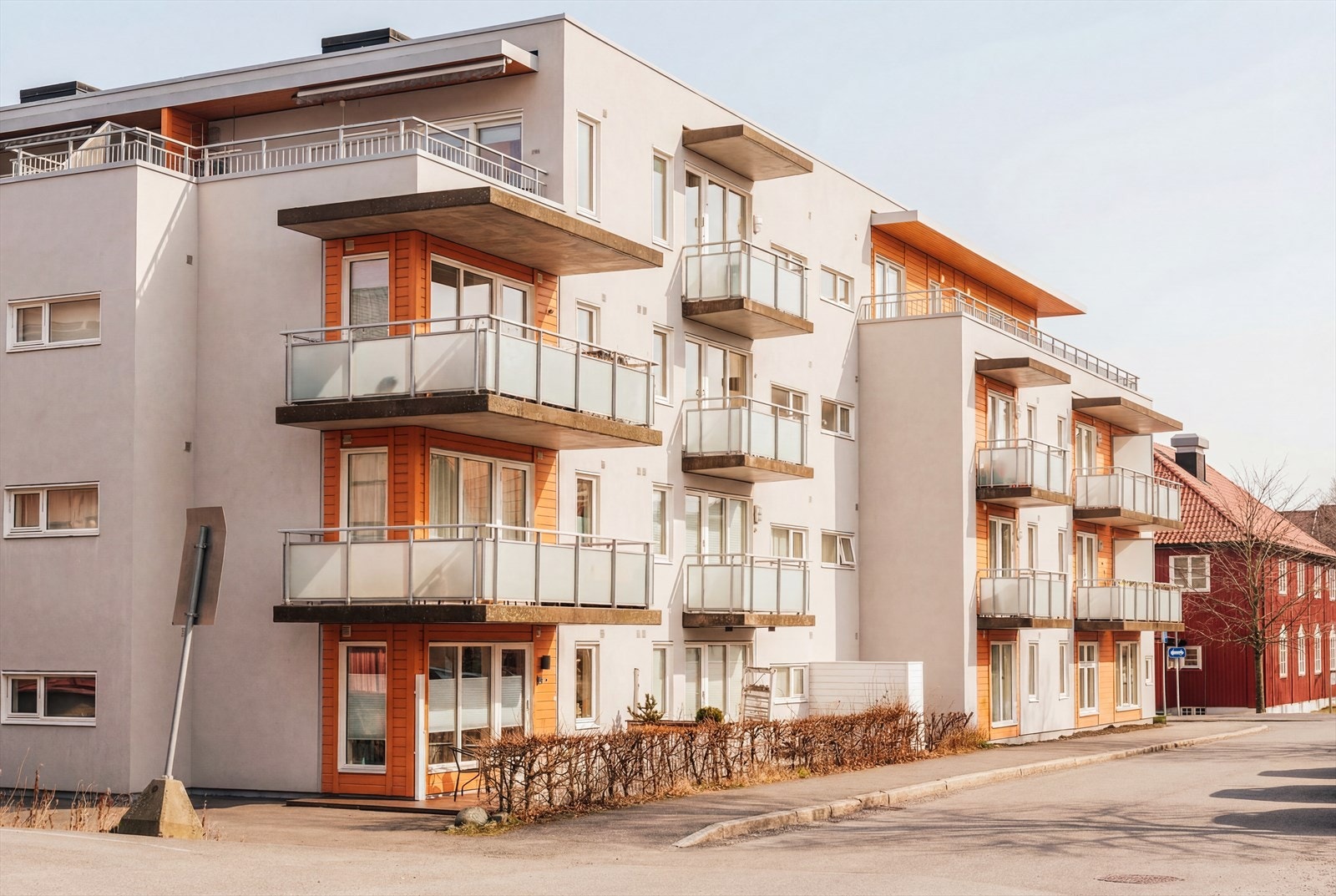 Dette er en perfekt leilighet for deg som ønsker å bo sentralt. Her har du alt i gangavstand - buss, tog og sentrum med Strømmen Storsenter i spissen. Galleribilde